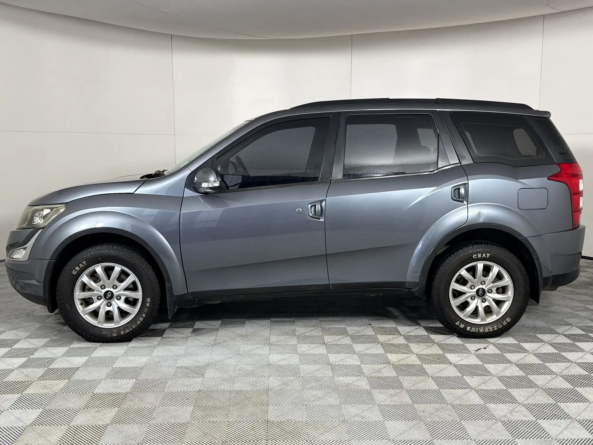Mahindra XUV