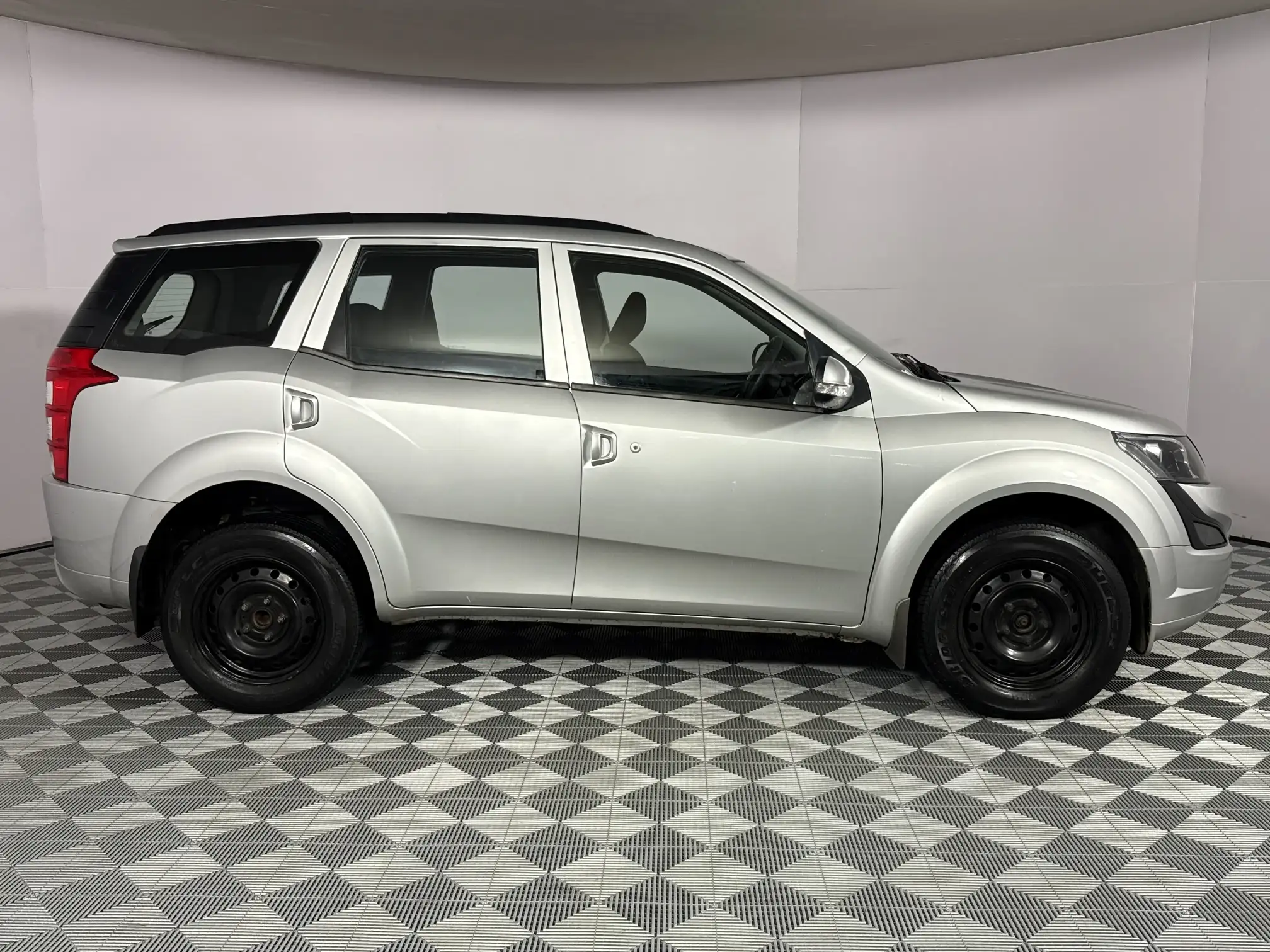 Mahindra XUV