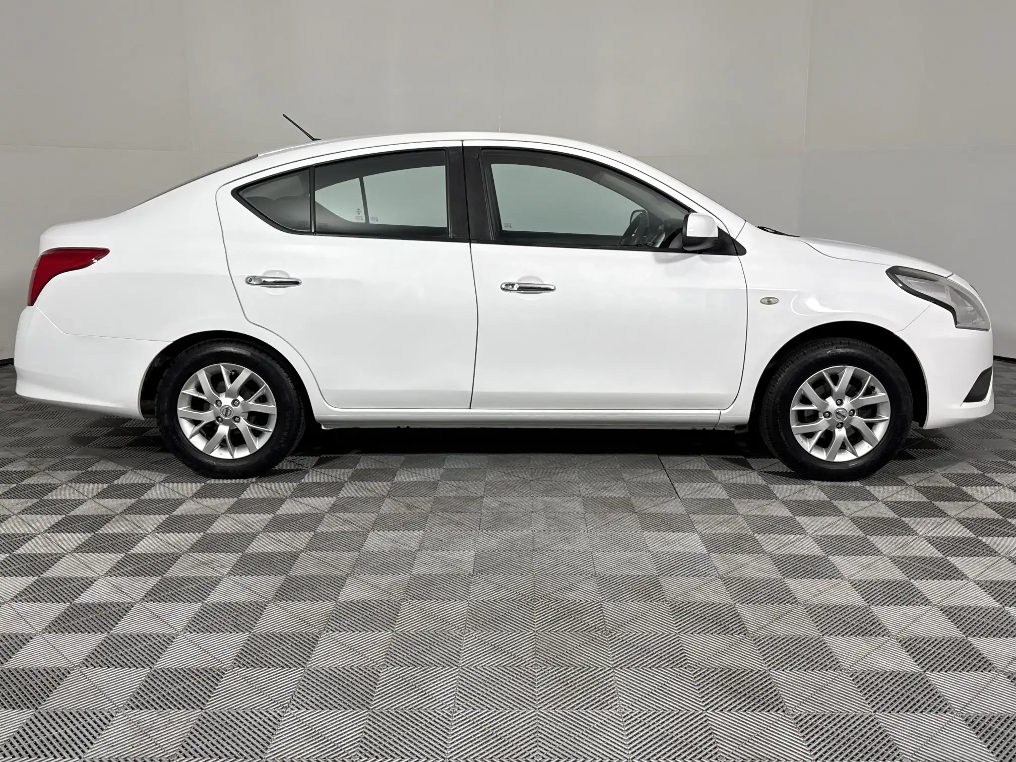 Nissan Almera