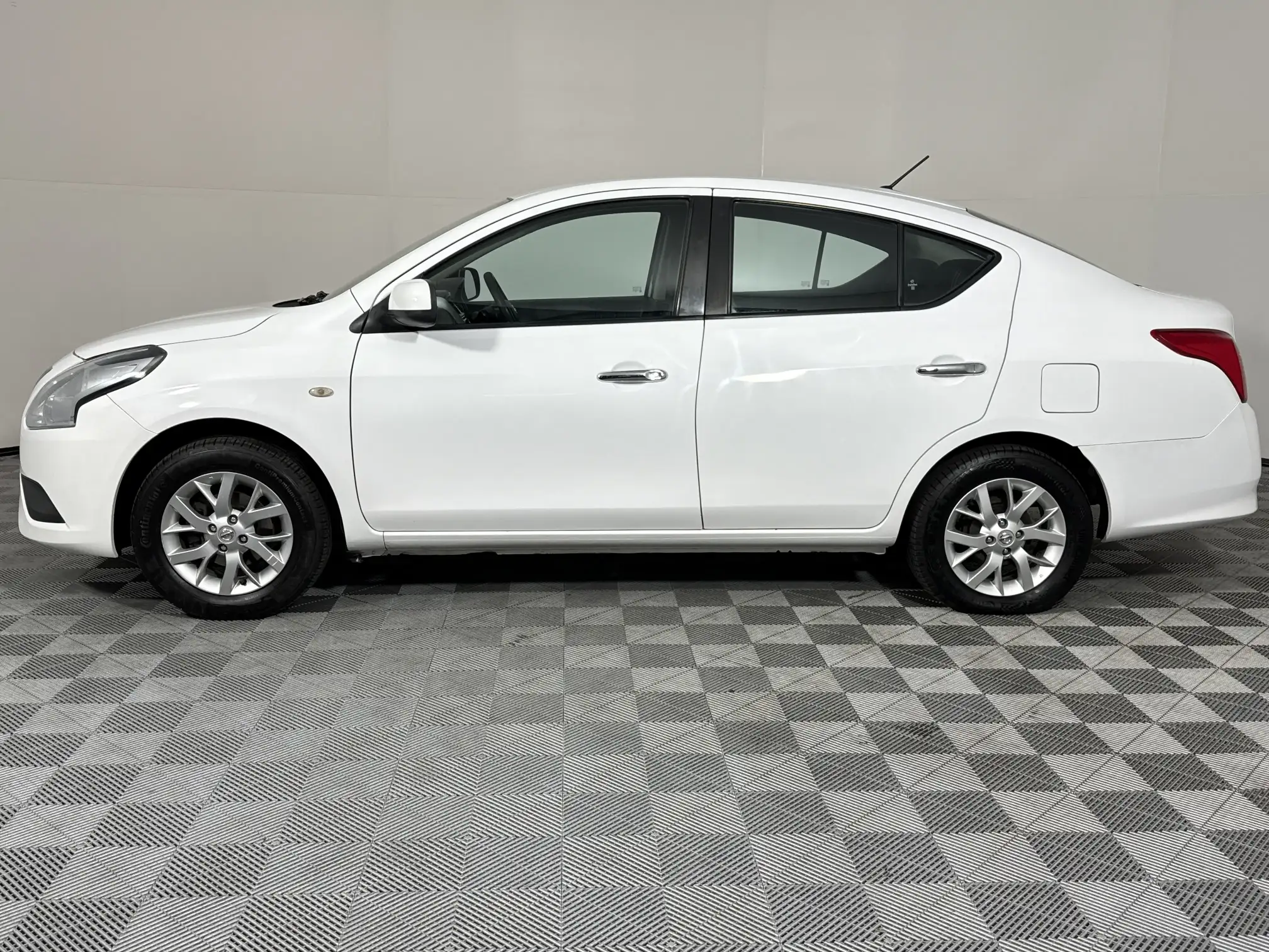 Nissan Almera