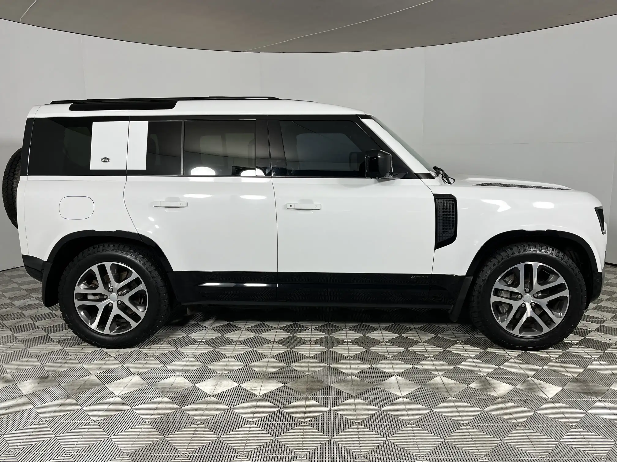 Land Rover Defender 110