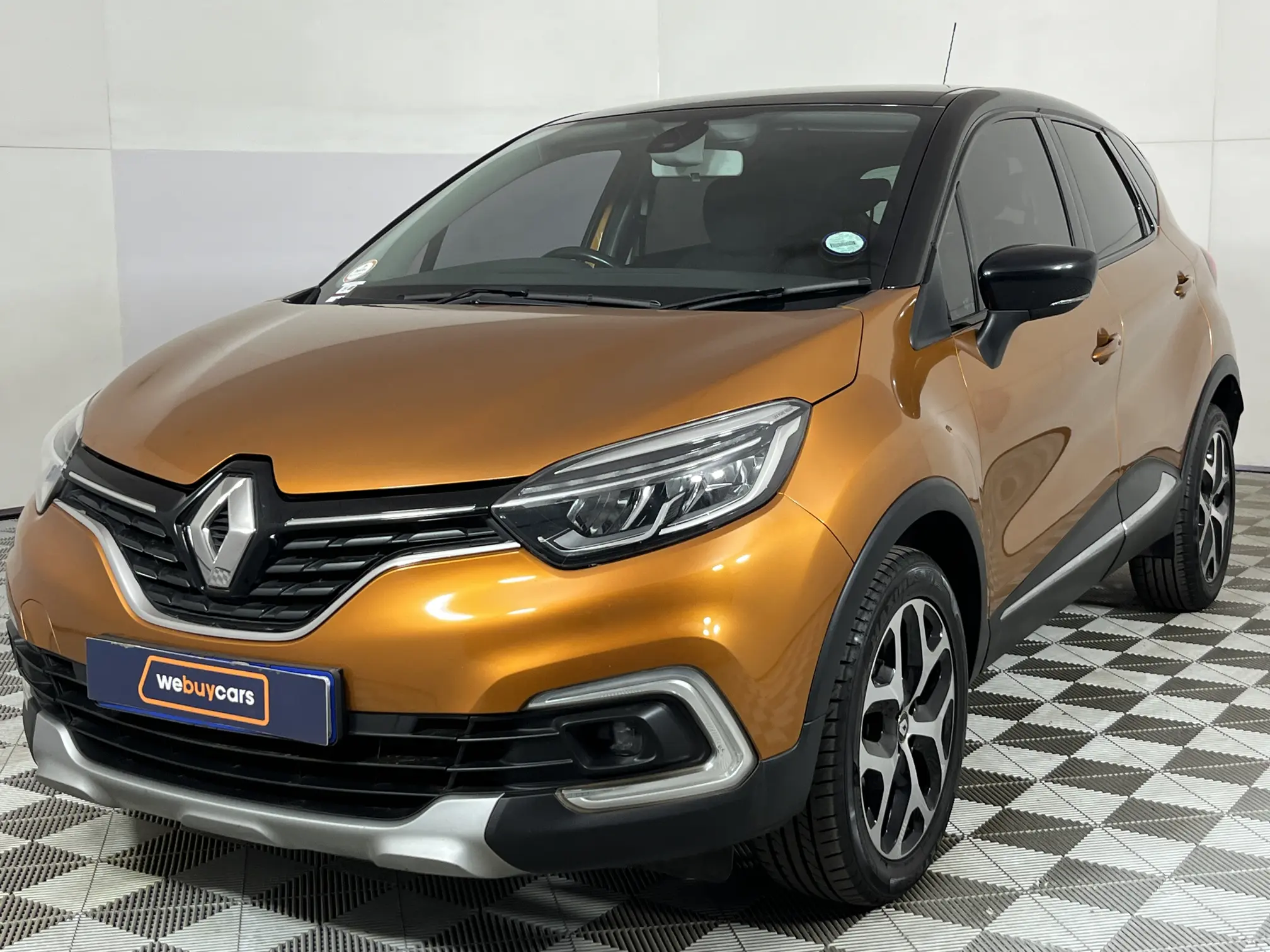 2017 Renault Captur 900t Dynamique 5-Door (66 KW)