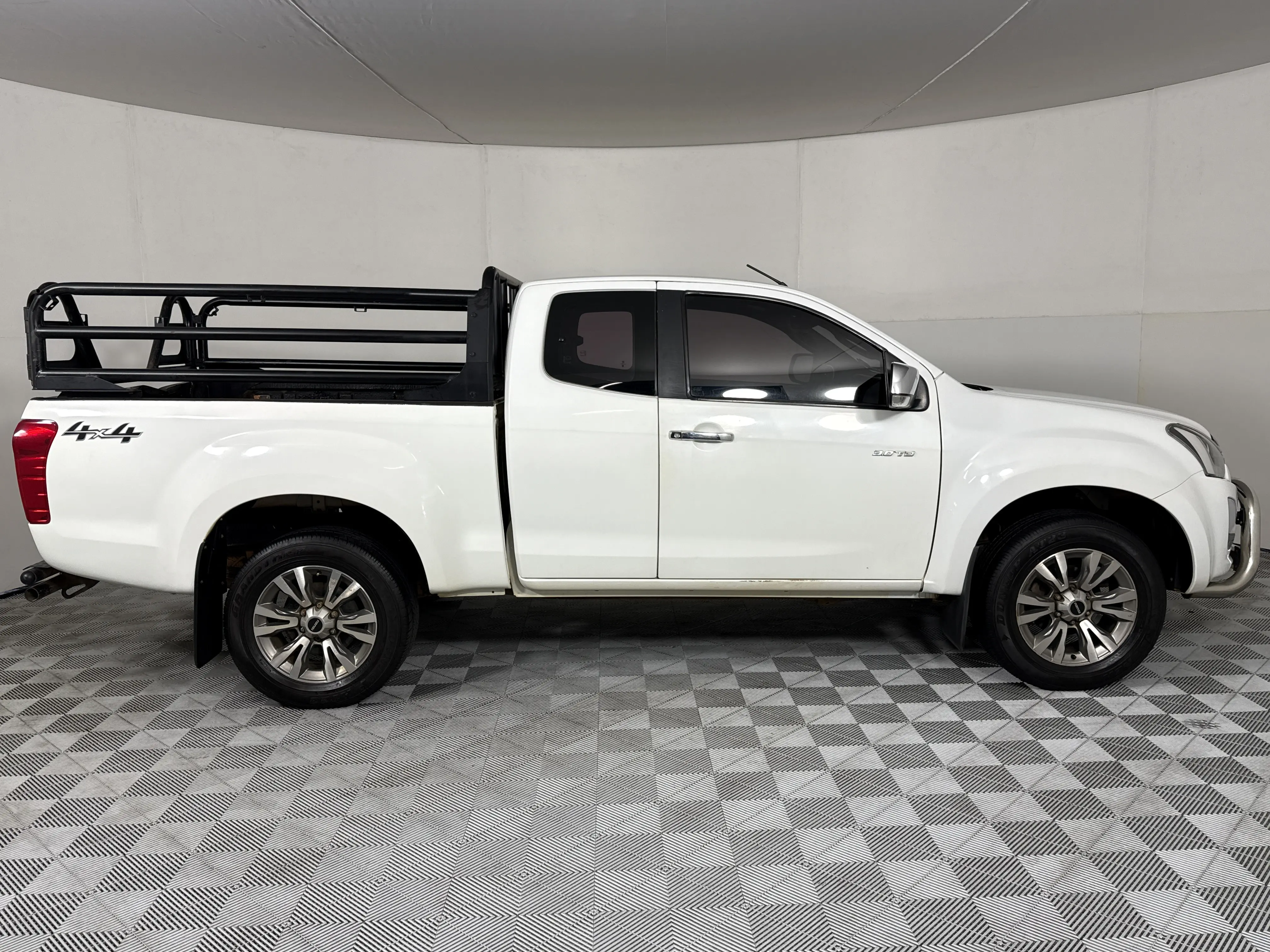 2021 Isuzu D-MAX 300 LX 4x4 E/cab Pick Up, photo 4