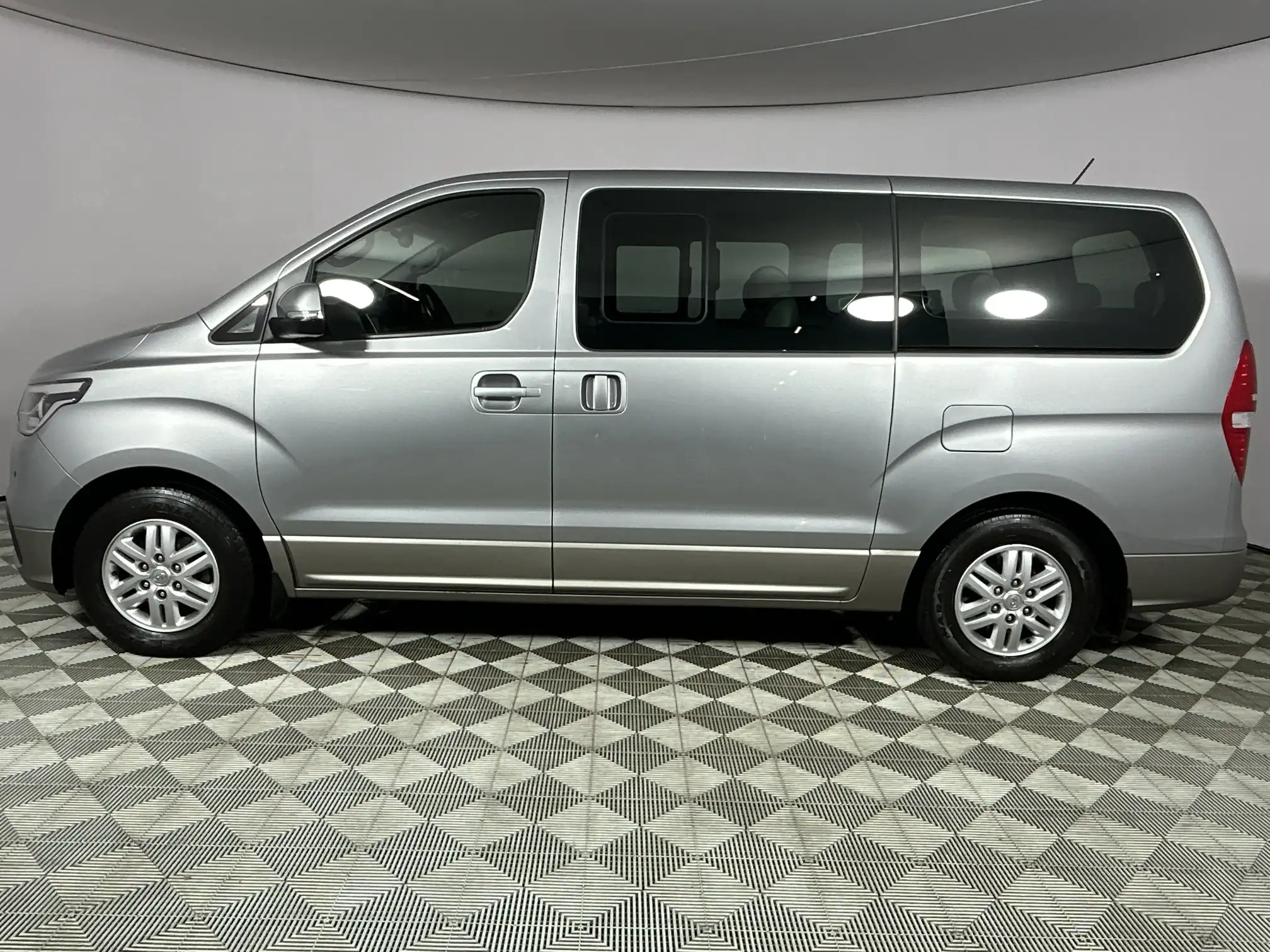 Hyundai H-1