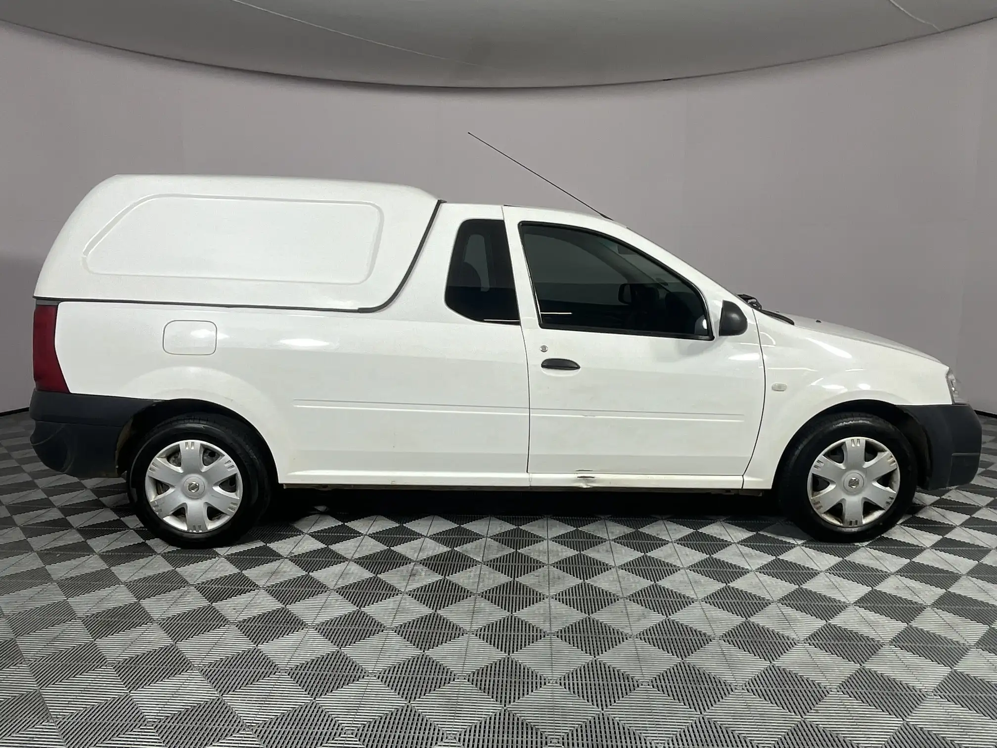 Nissan NP200