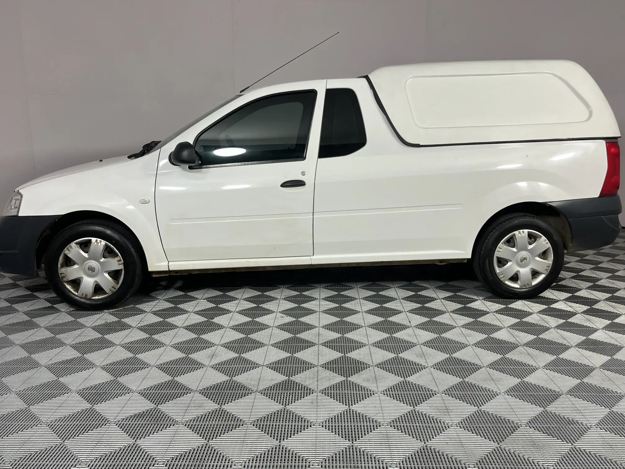 Nissan NP200