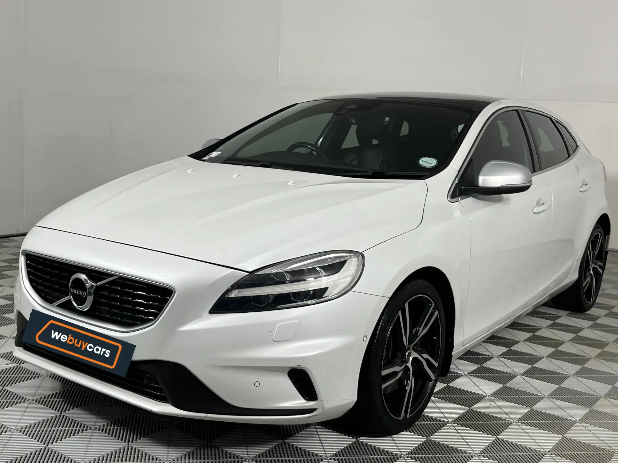 2020 Volvo V40