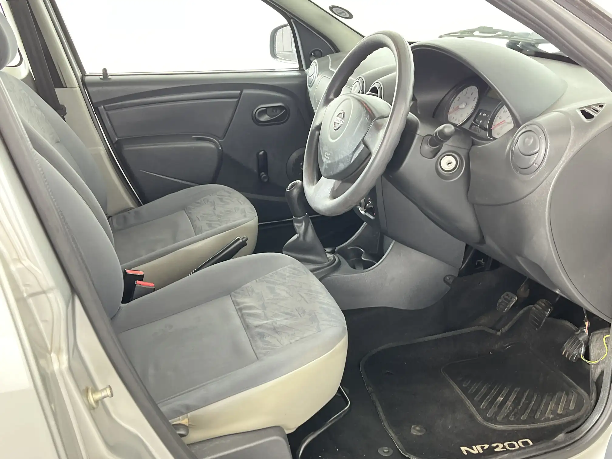 Nissan NP200