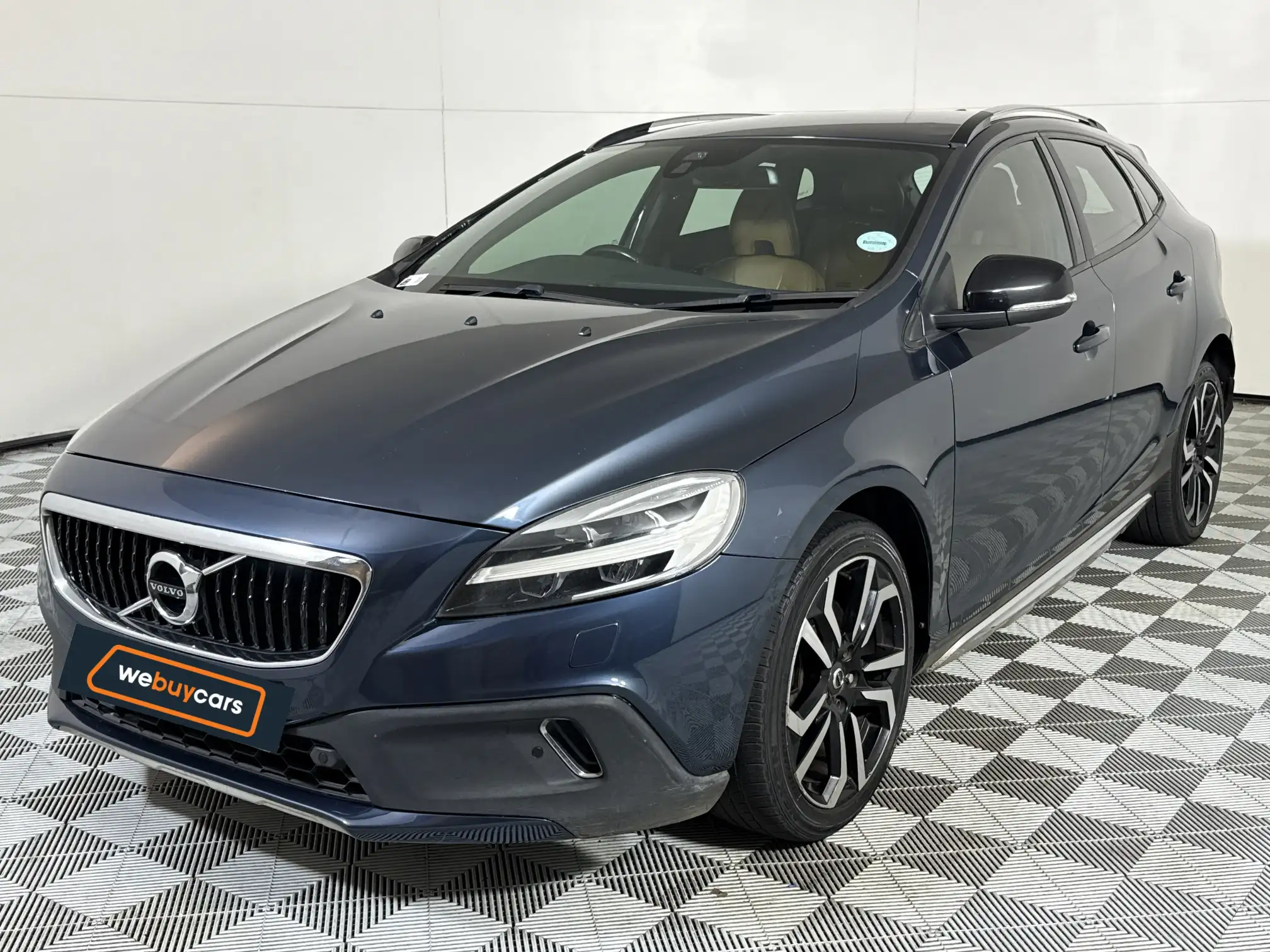 2017 Volvo V40