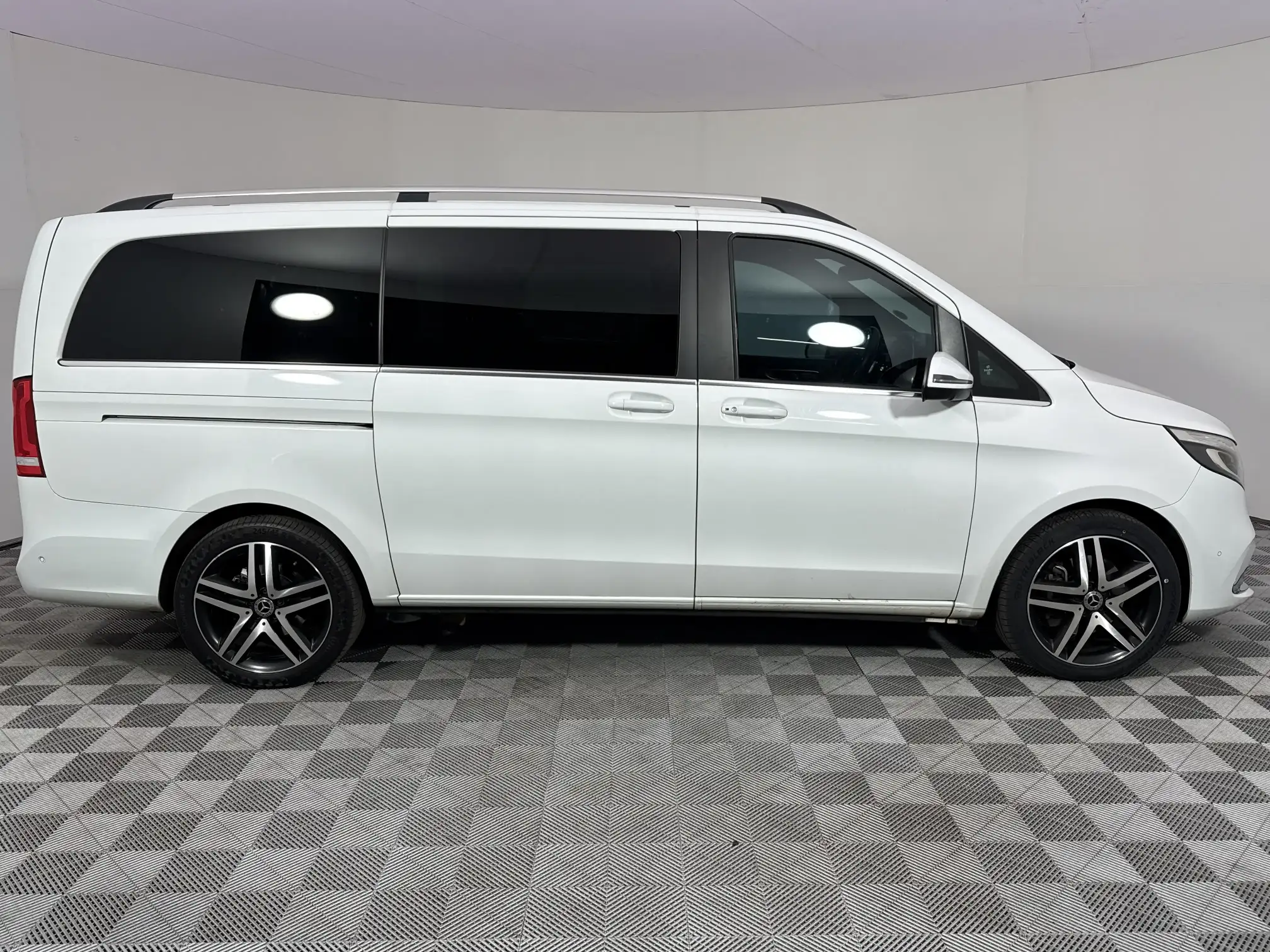 Mercedes-Benz V250