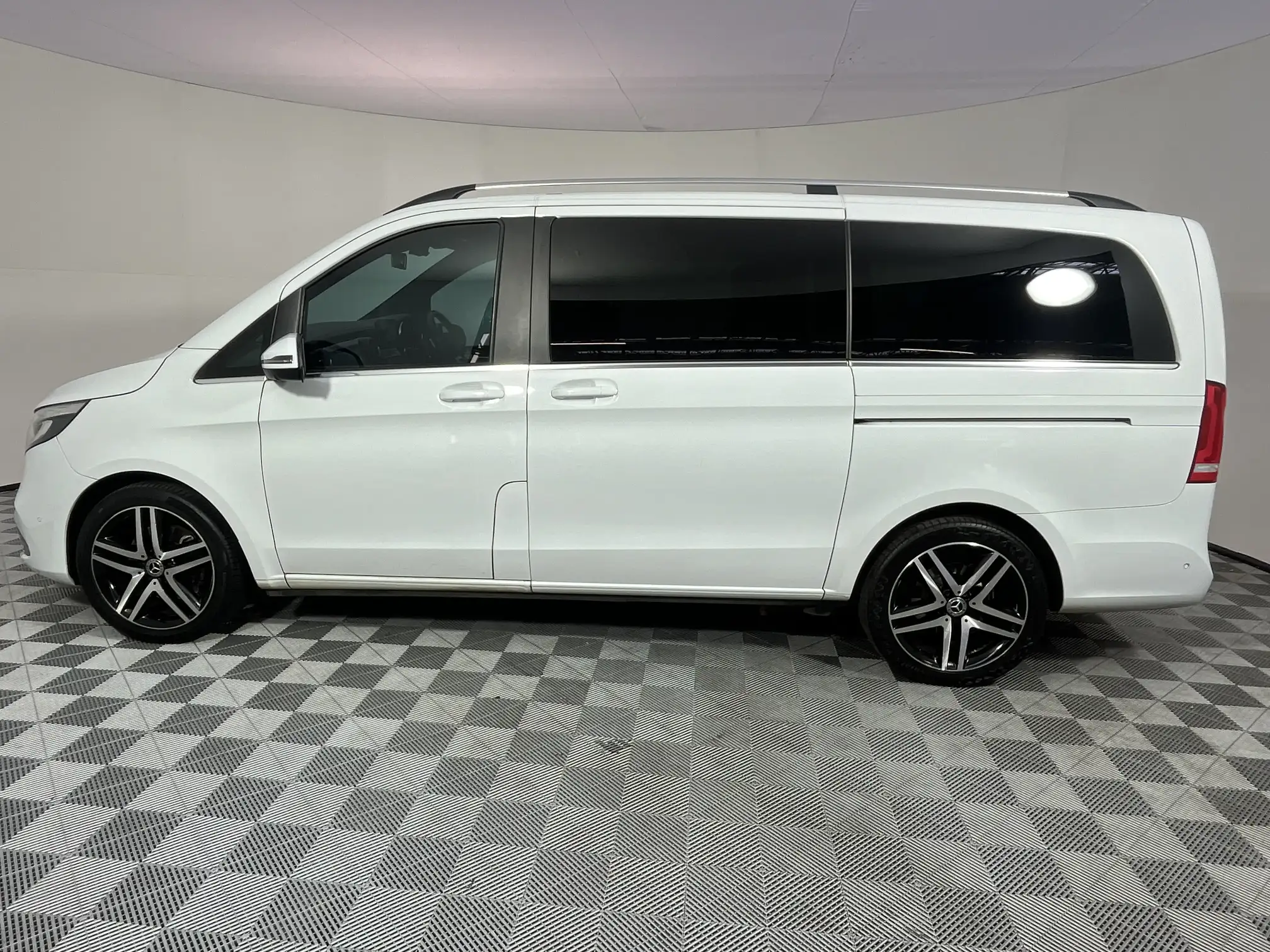 Mercedes-Benz V250