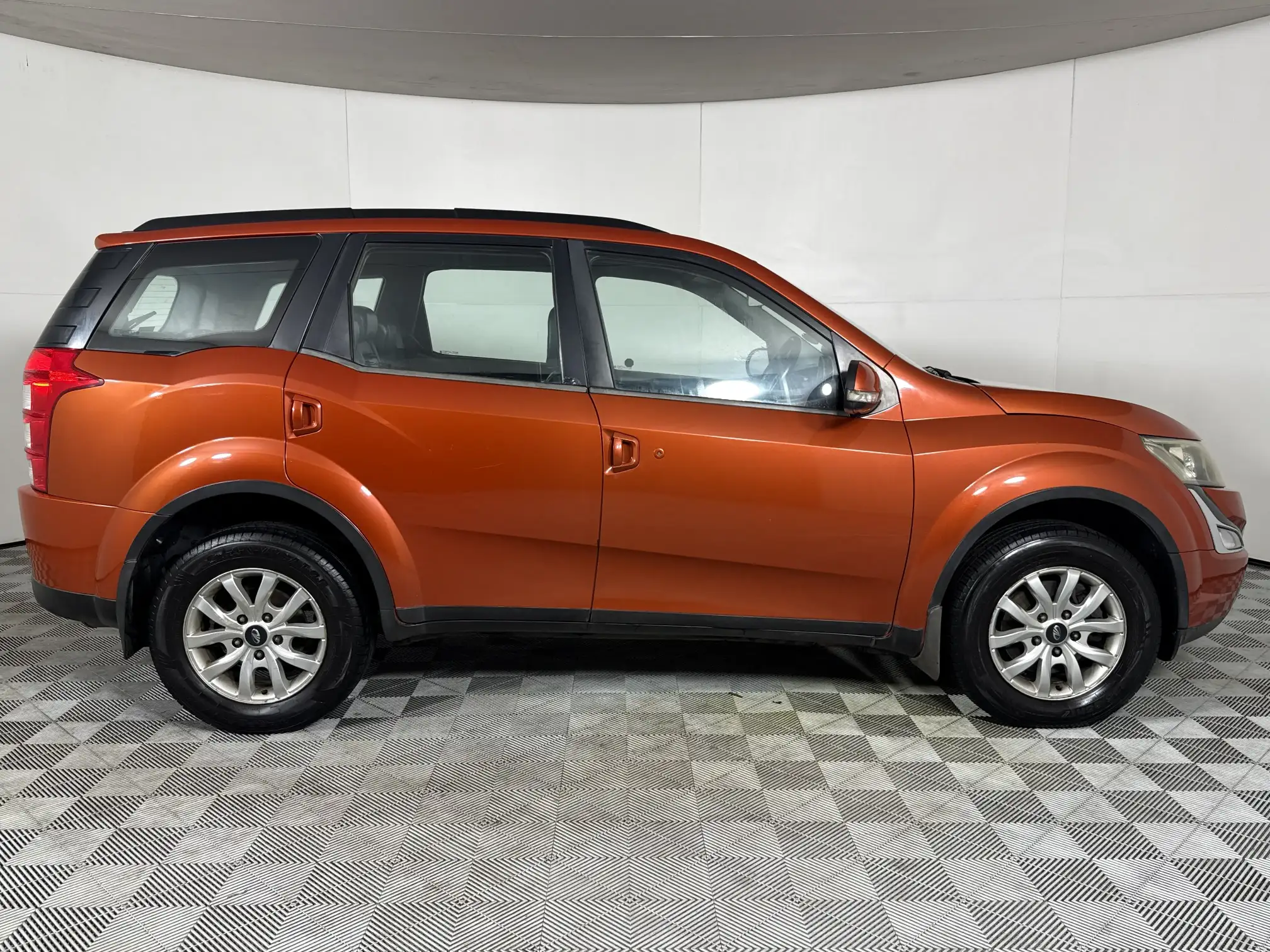 Mahindra XUV