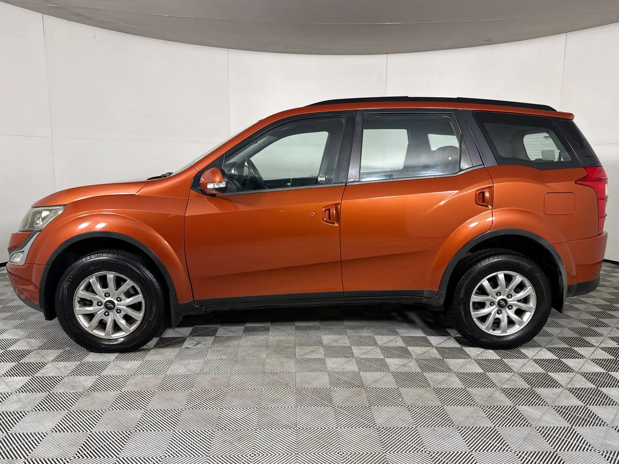 Mahindra XUV