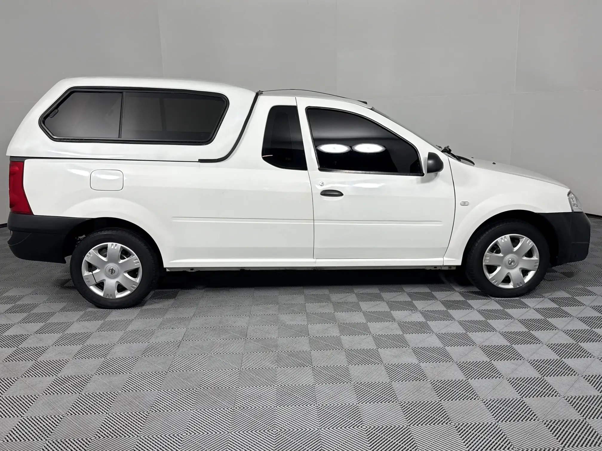 Nissan NP200