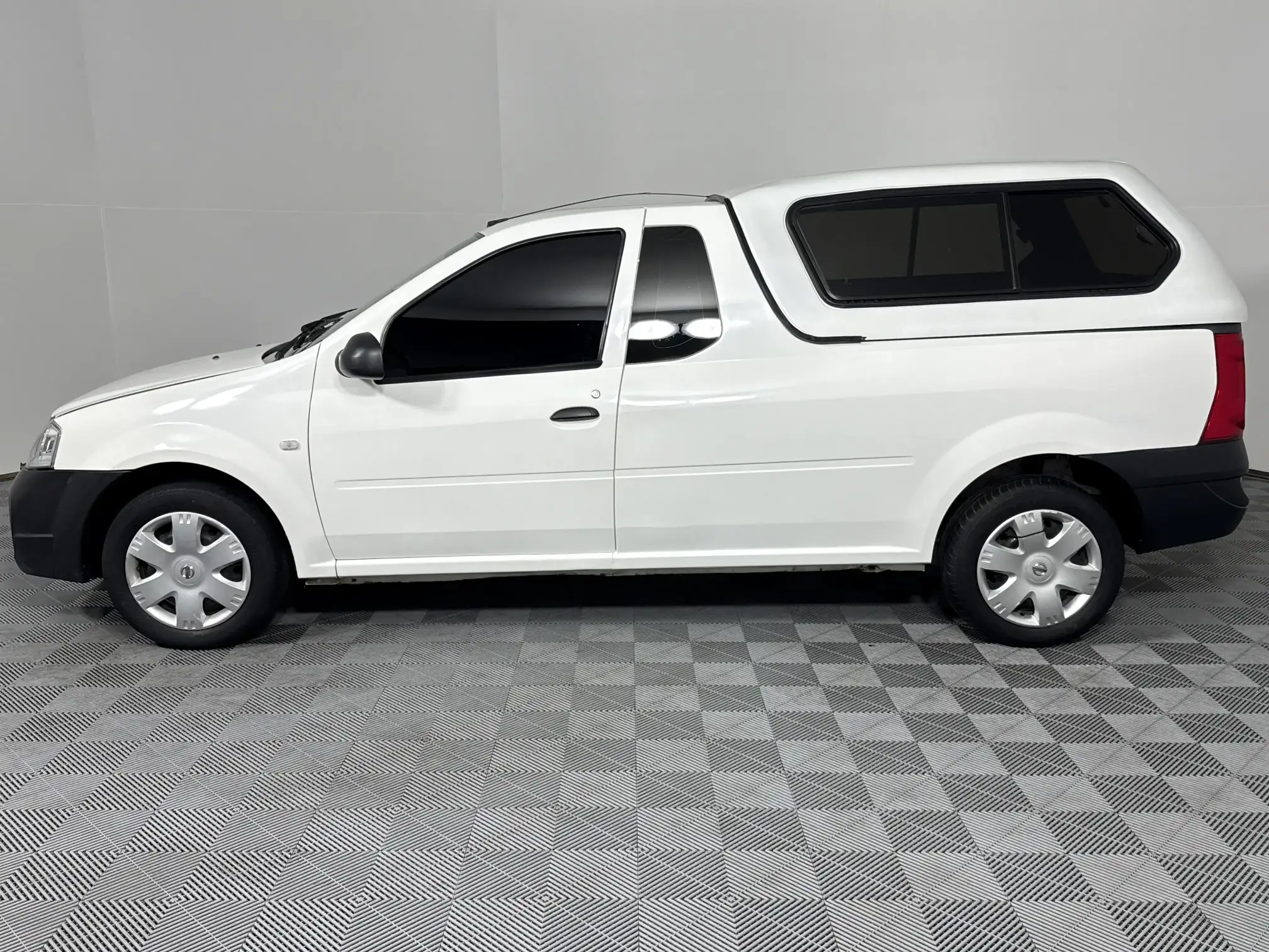 Nissan NP200