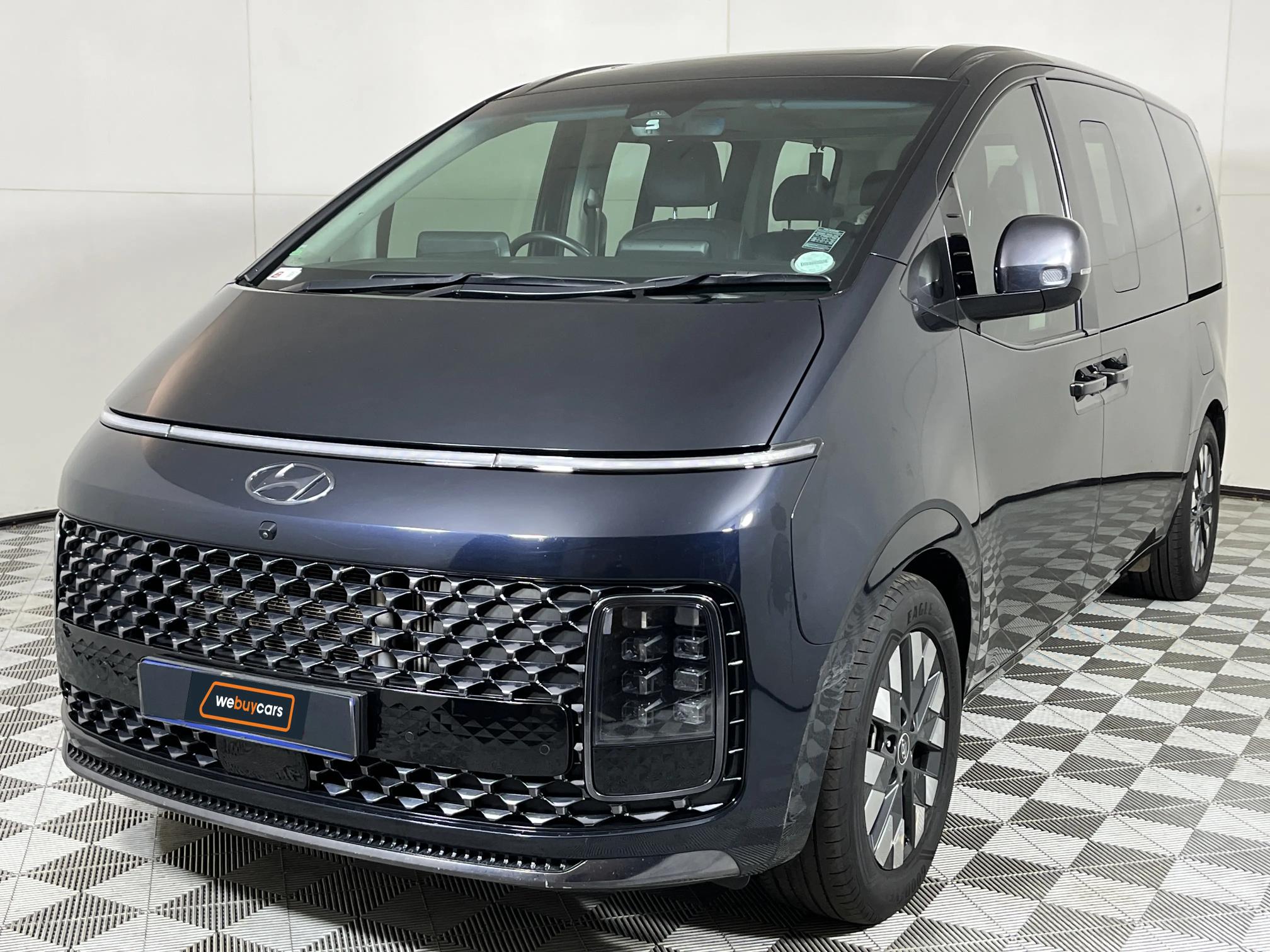 Hyundai Staria 2.2D Luxury (9 Seater)