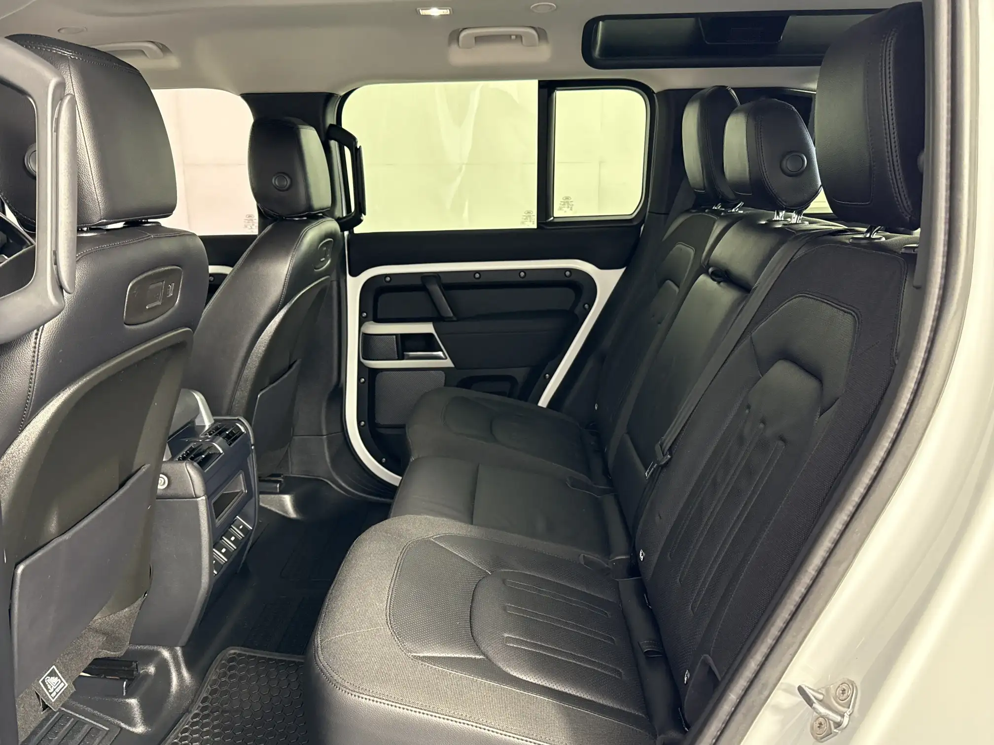Land Rover Defender 110