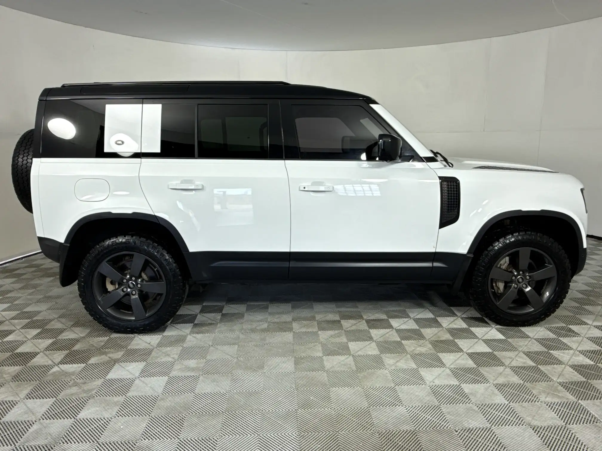 Land Rover Defender 110