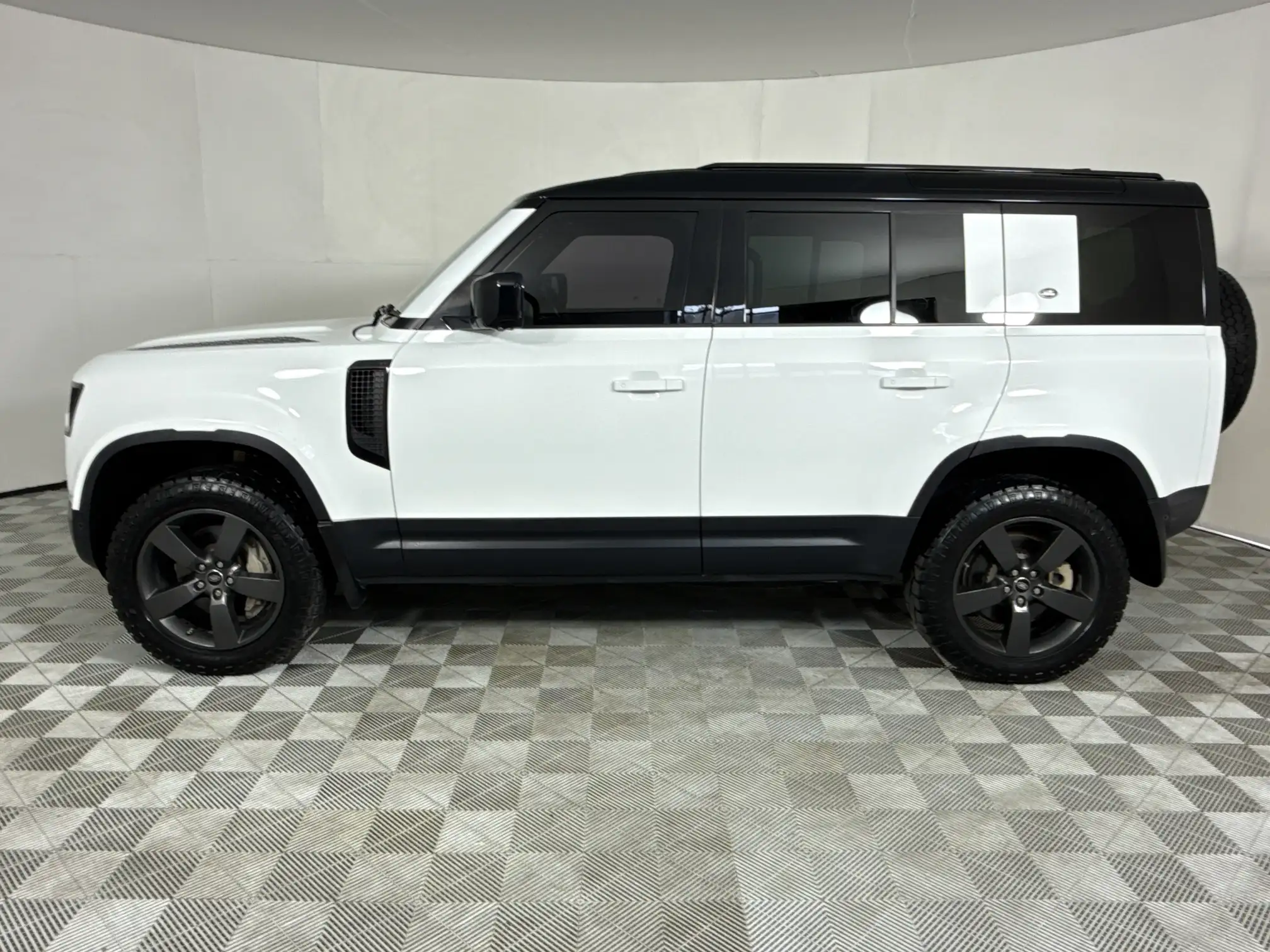 Land Rover Defender 110