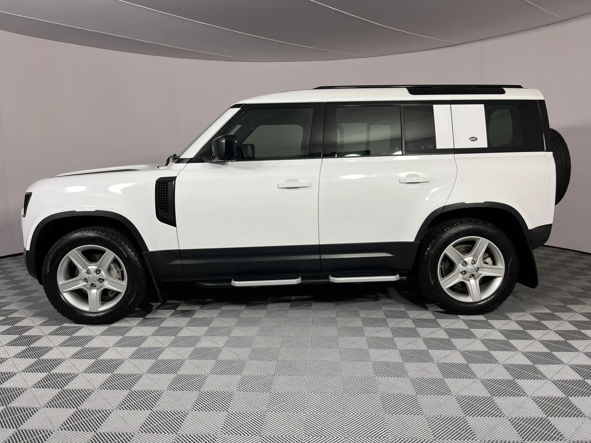 Land Rover Defender 110
