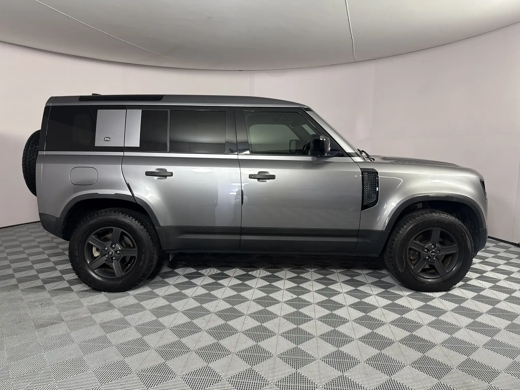 Land Rover Defender 110