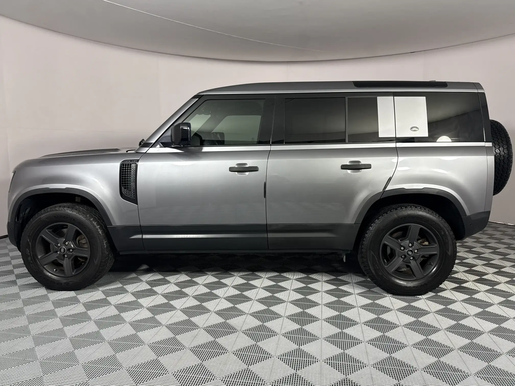 Land Rover Defender 110