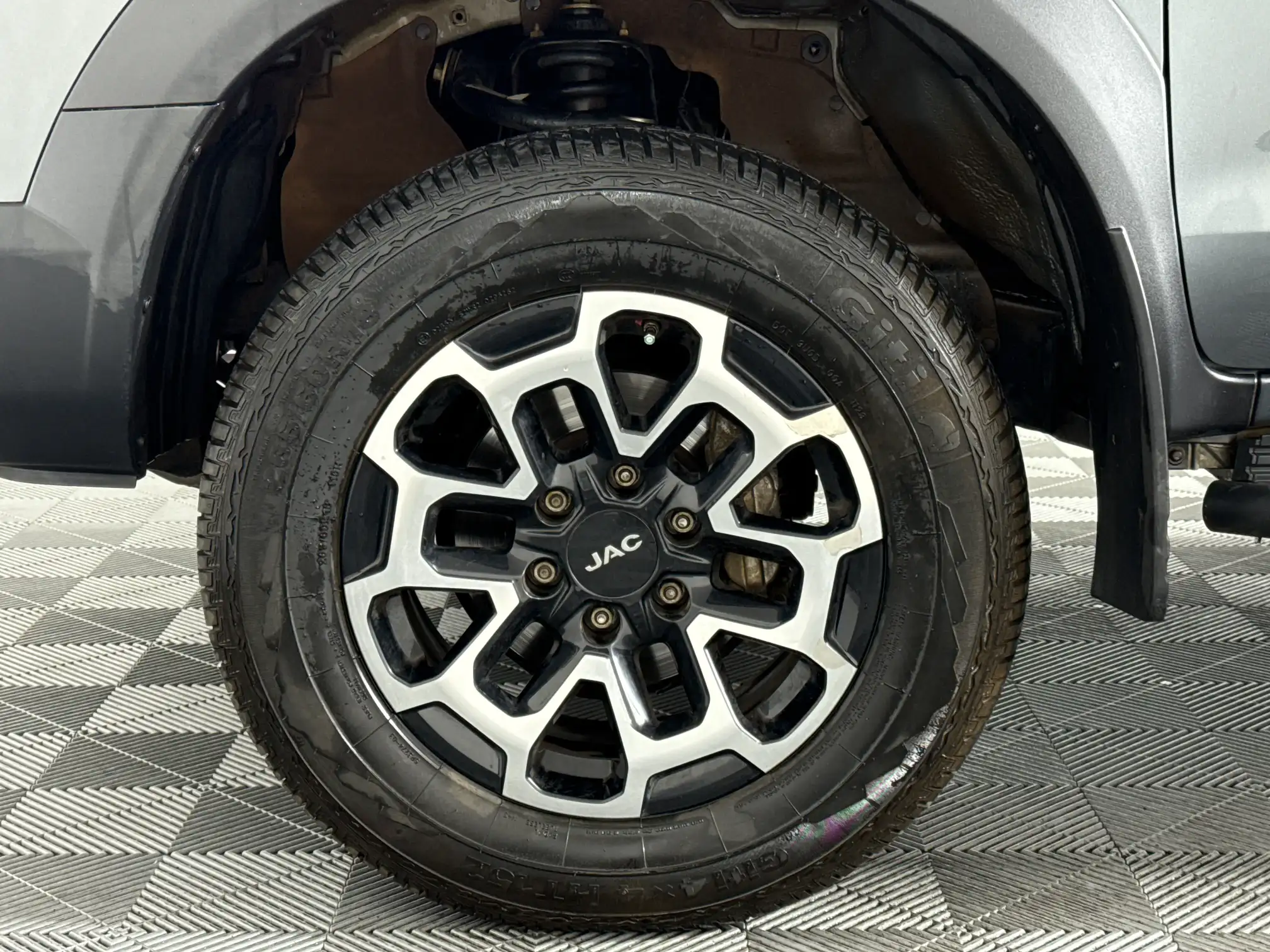 JAC T9