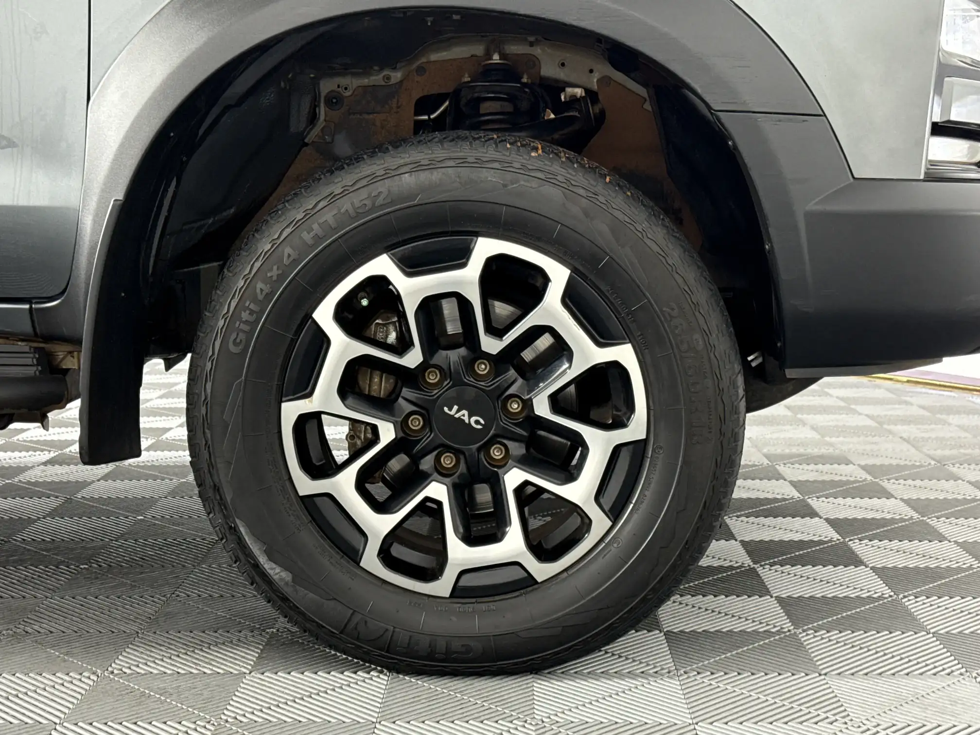 JAC T9