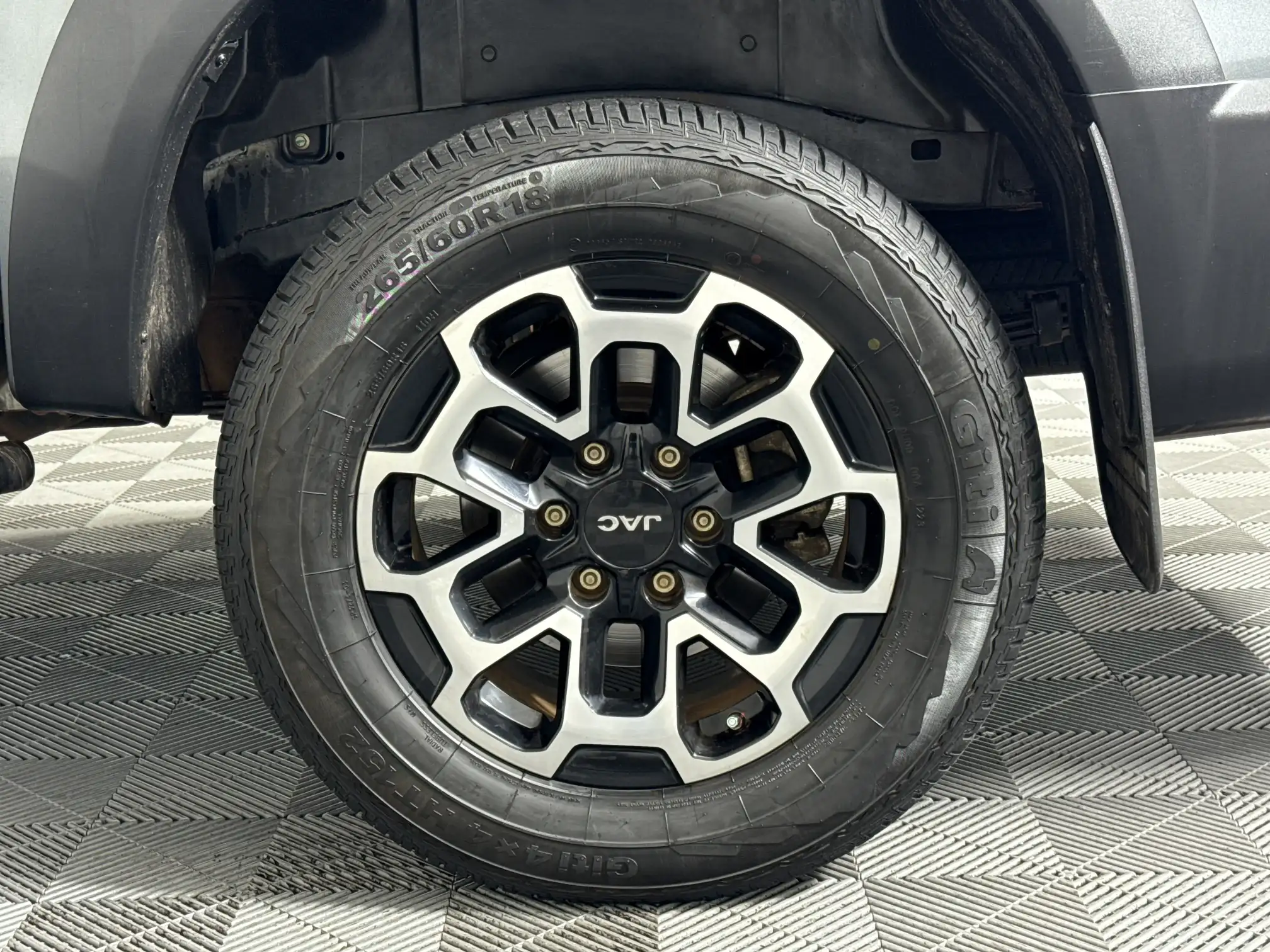 JAC T9