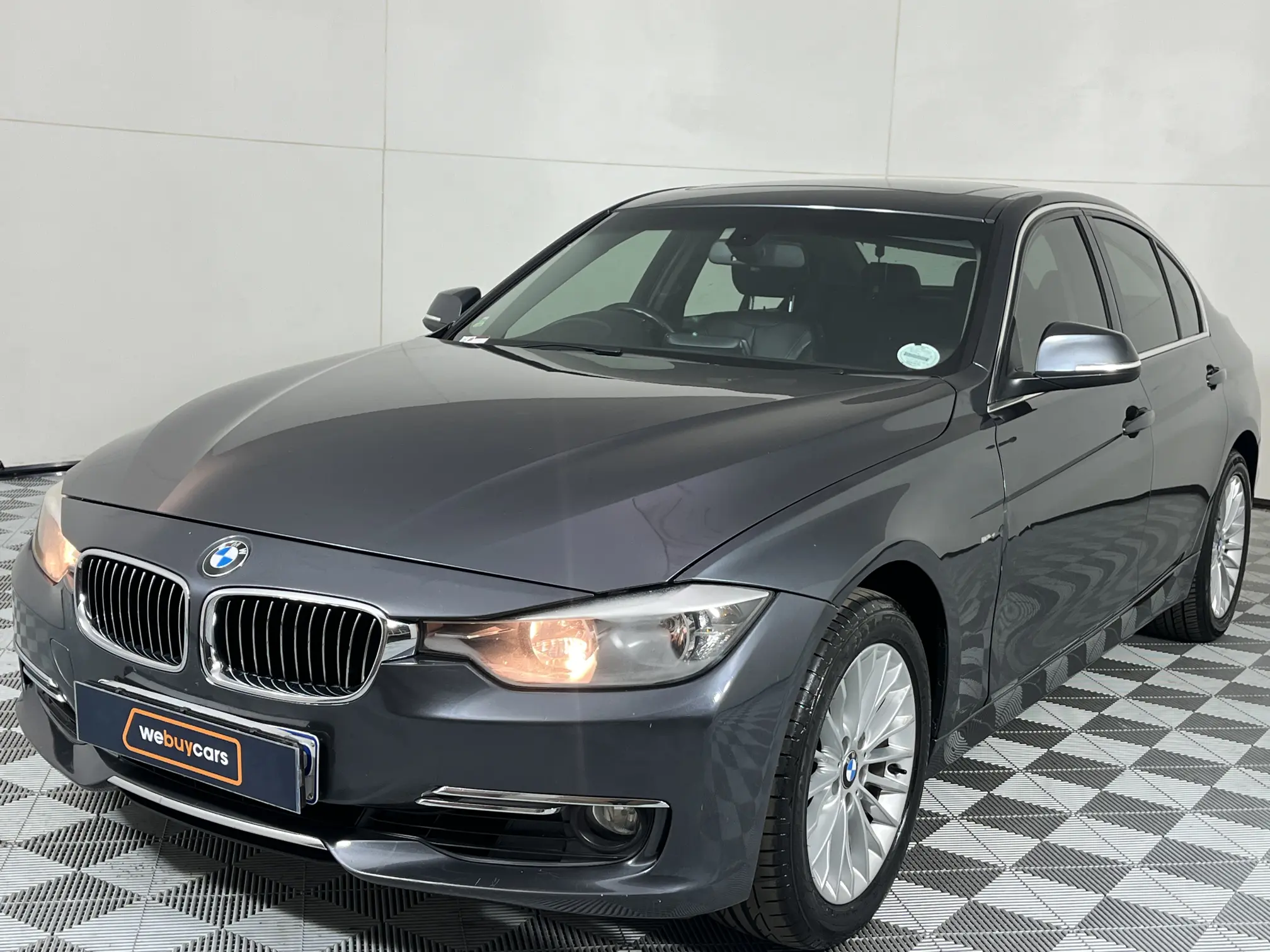 2013 BMW 3 Series 320i Luxury Line (F30)