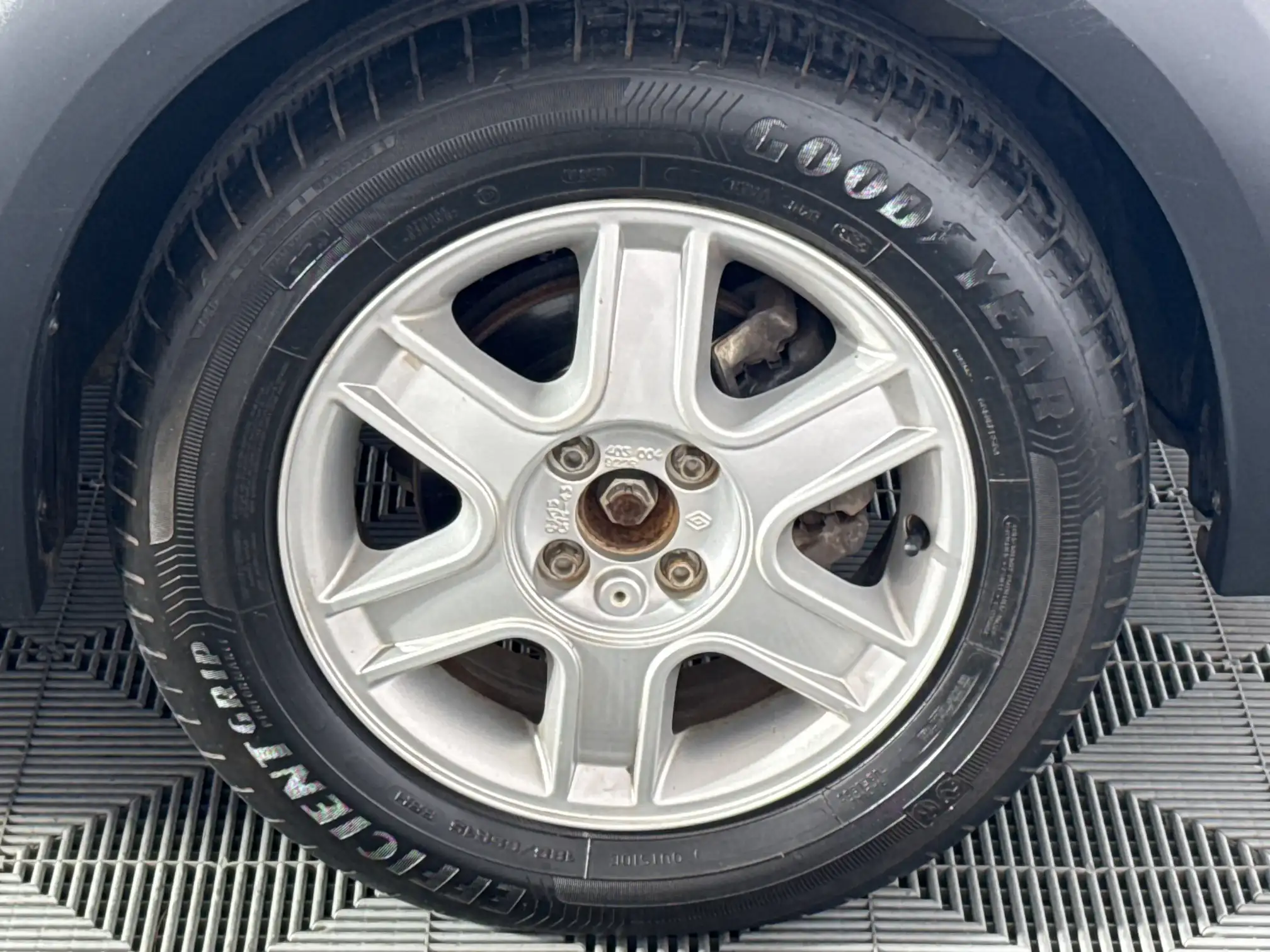 Nissan NP200