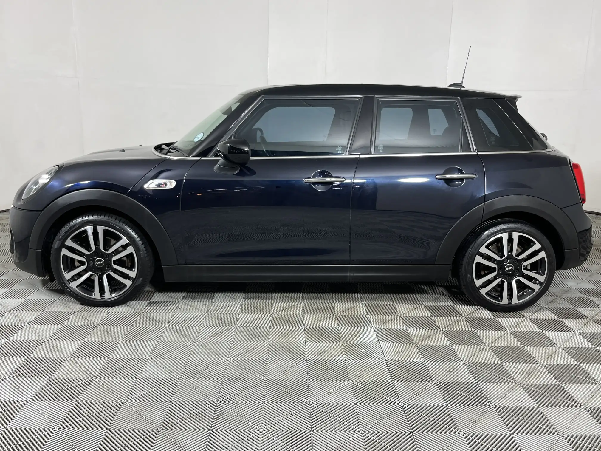 Mini Cooper 5DR