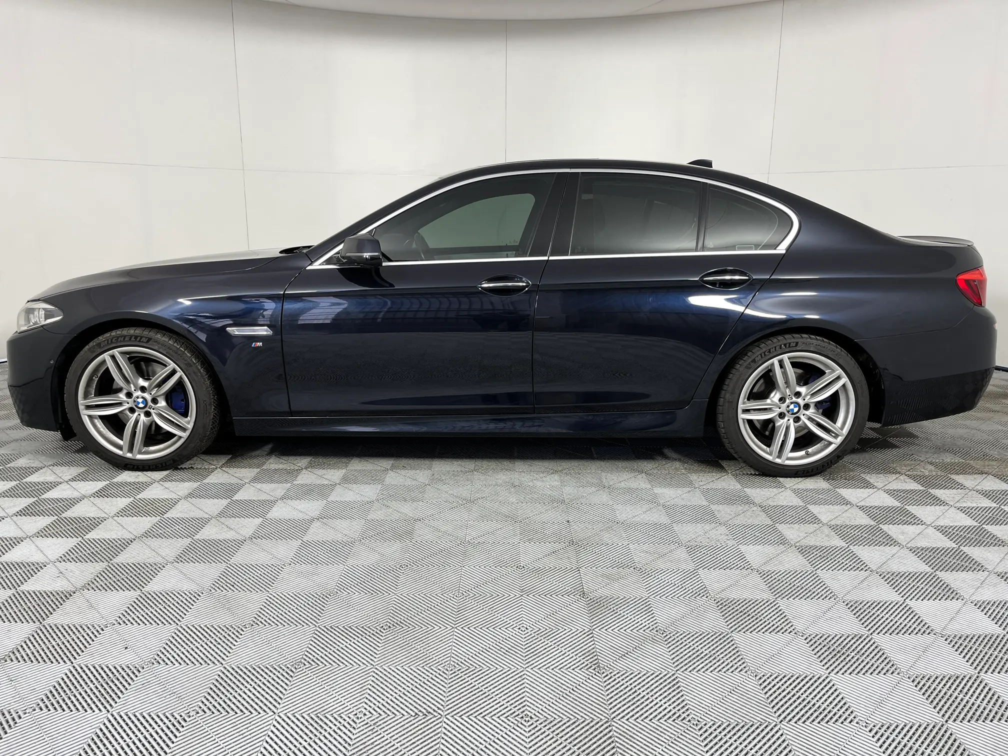Used 2016 BMW 5 Series 550i M Sport Auto (F10) for sale | WeBuyCars
