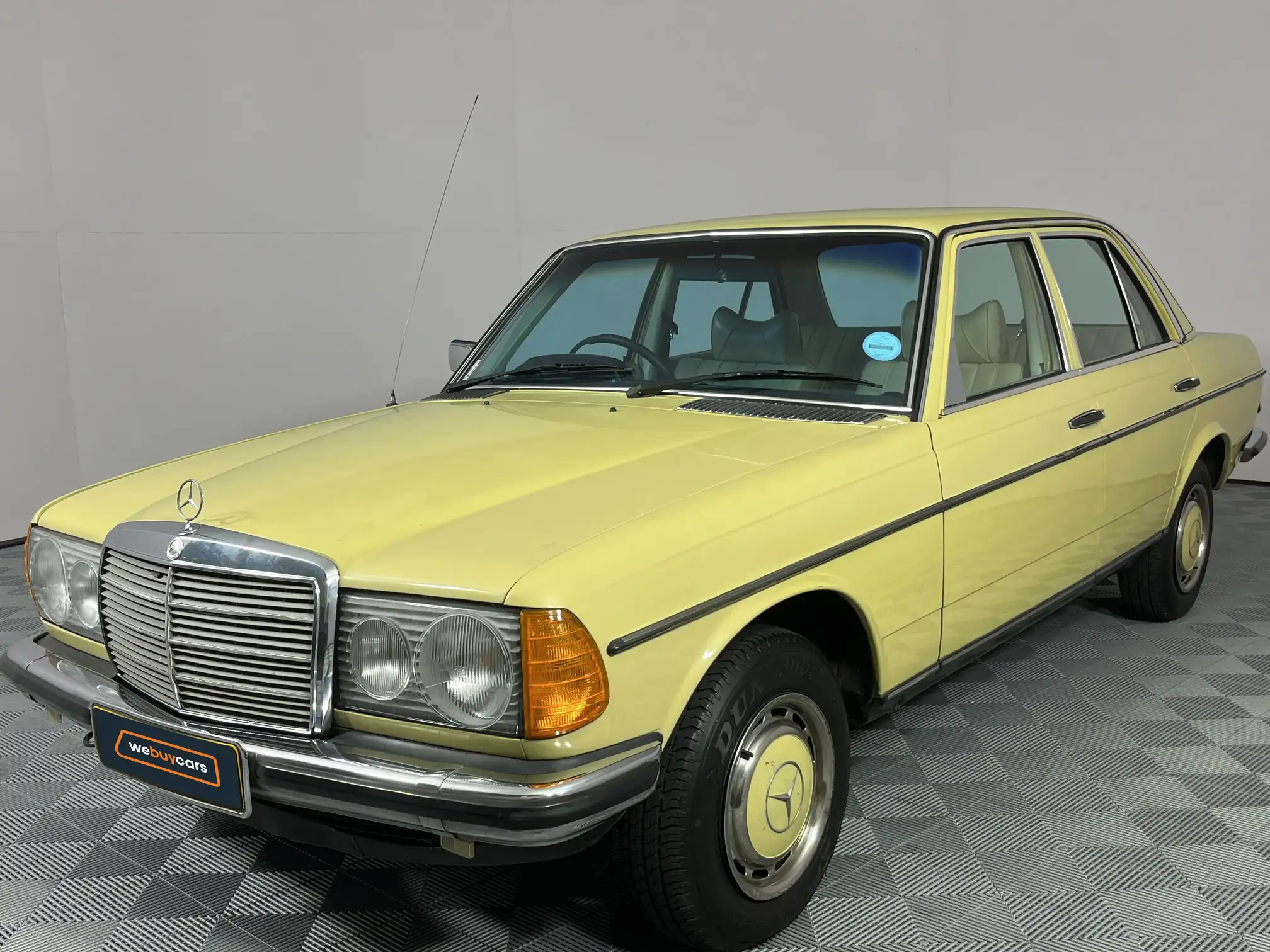 1978 Mercedes-Benz W123 Shape Sedan