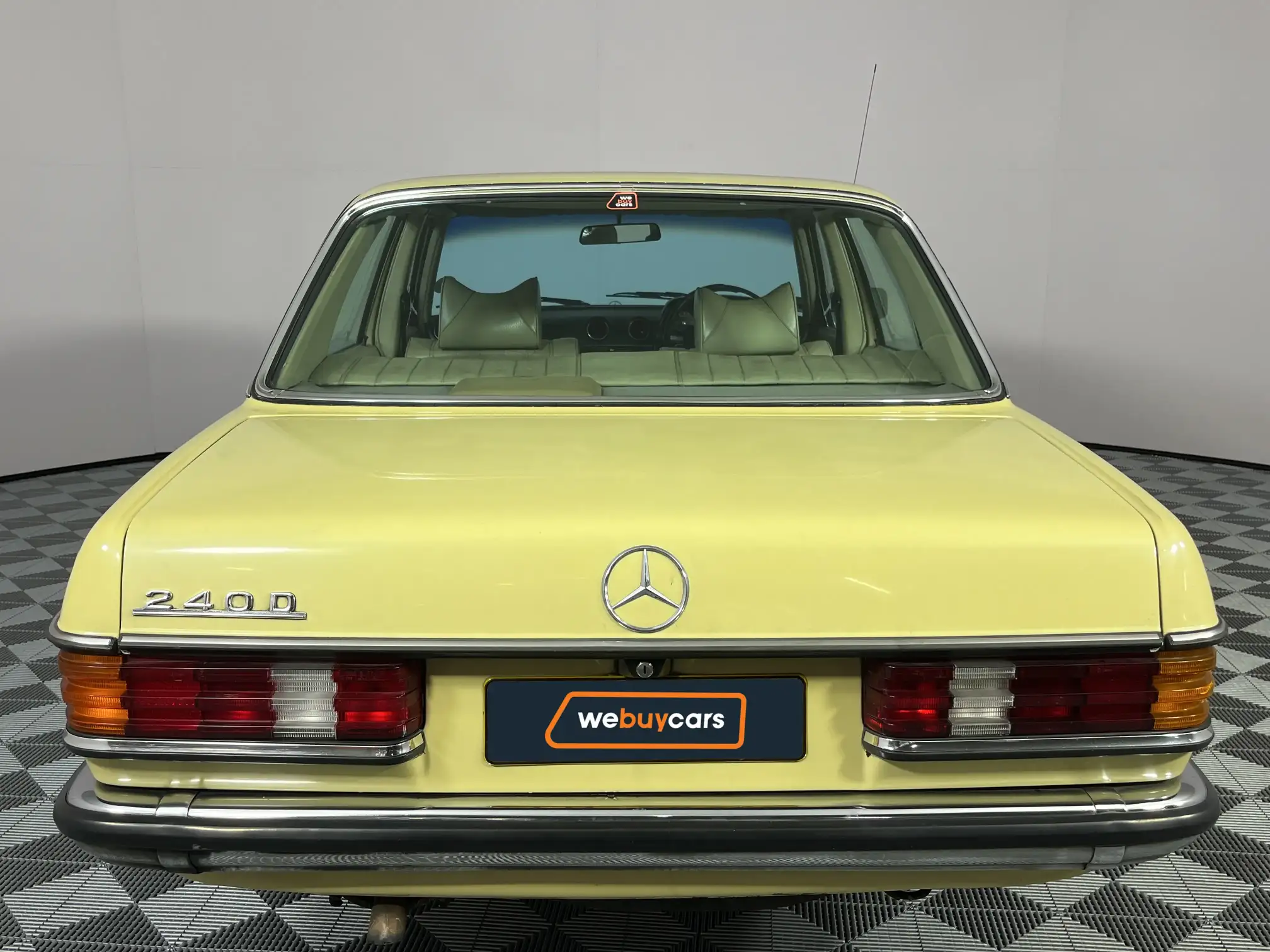 Mercedes-Benz W123 Shape Sedan