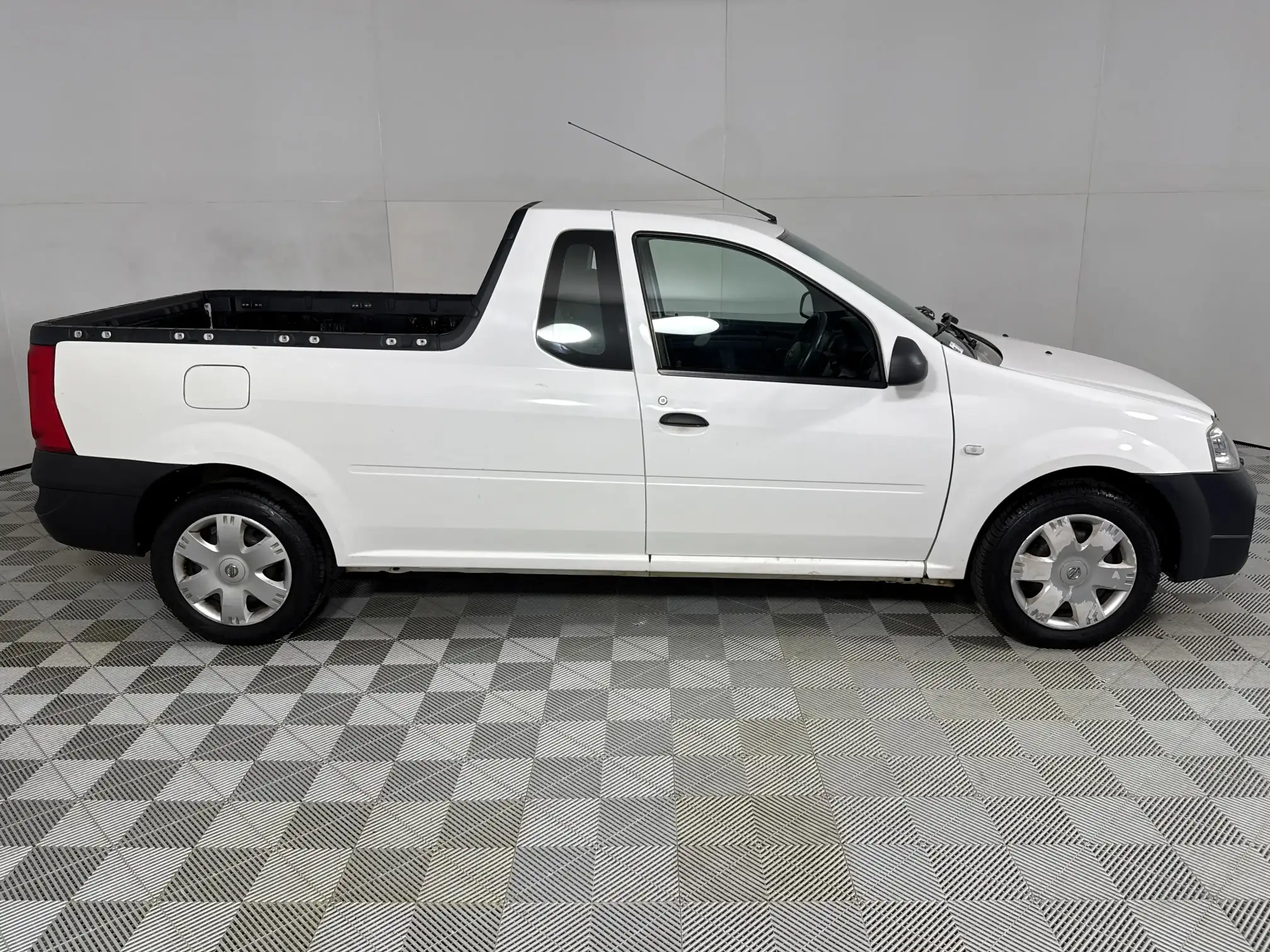 Nissan NP200