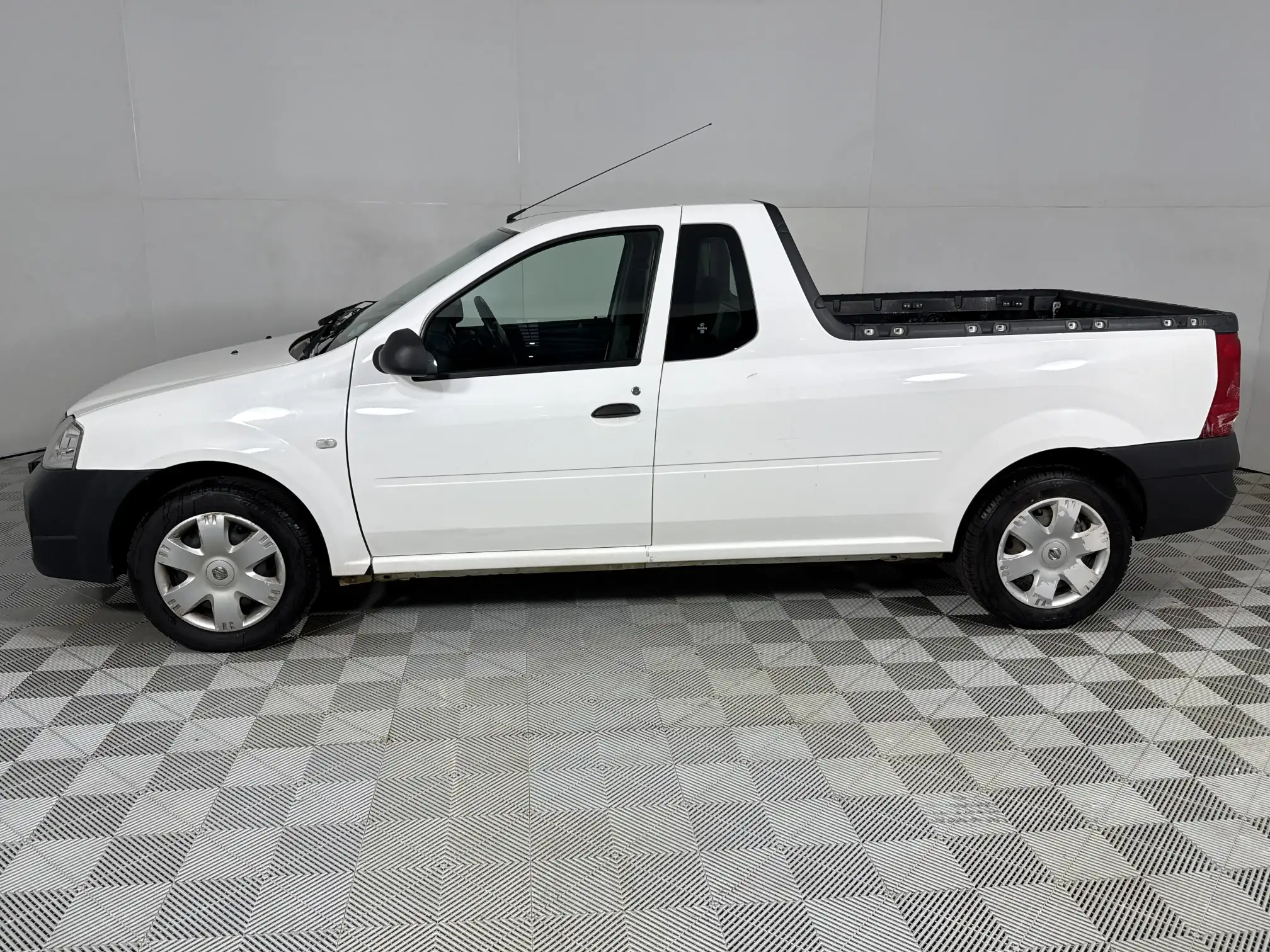 Nissan NP200