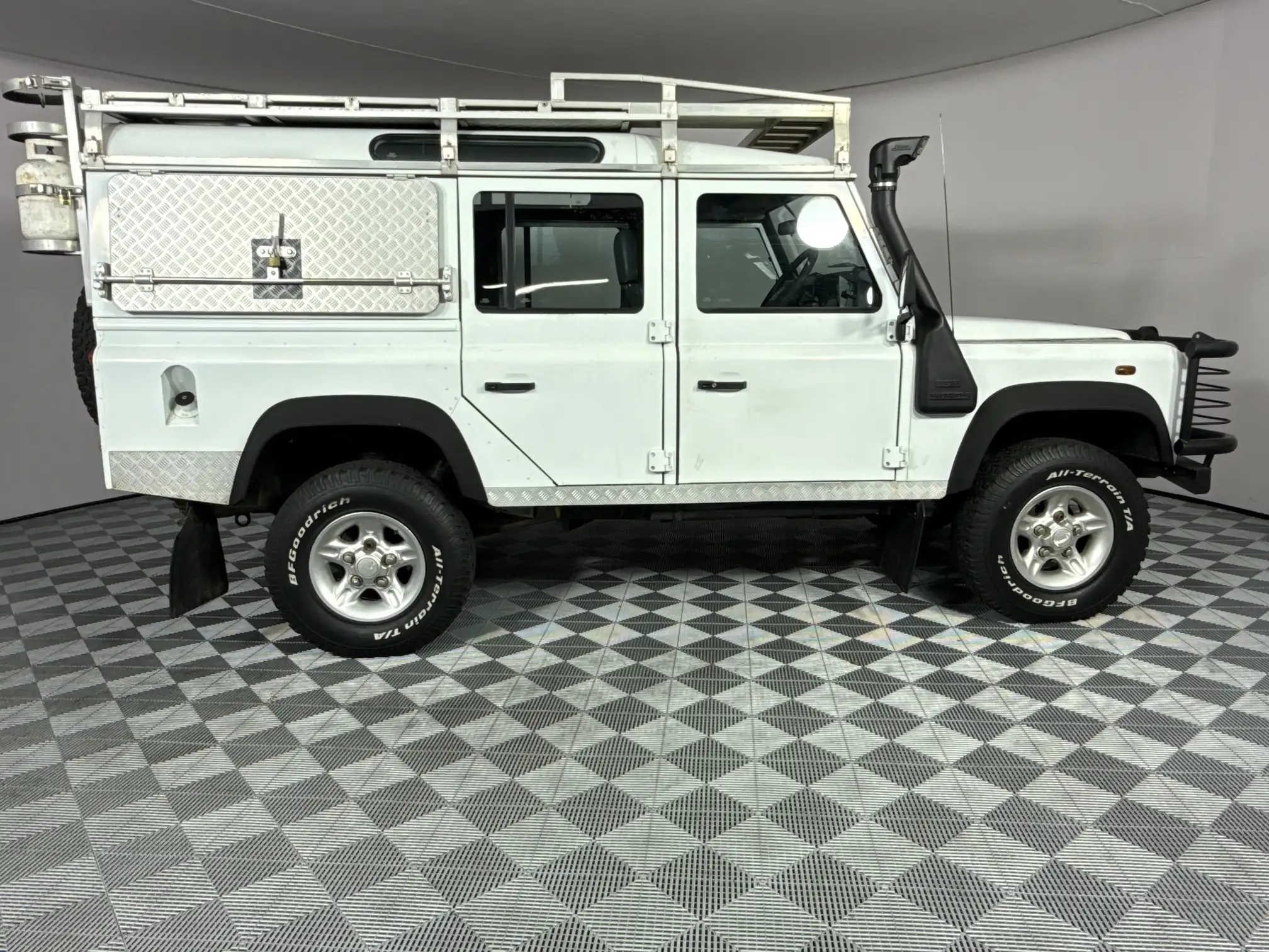 Land Rover Defender 110