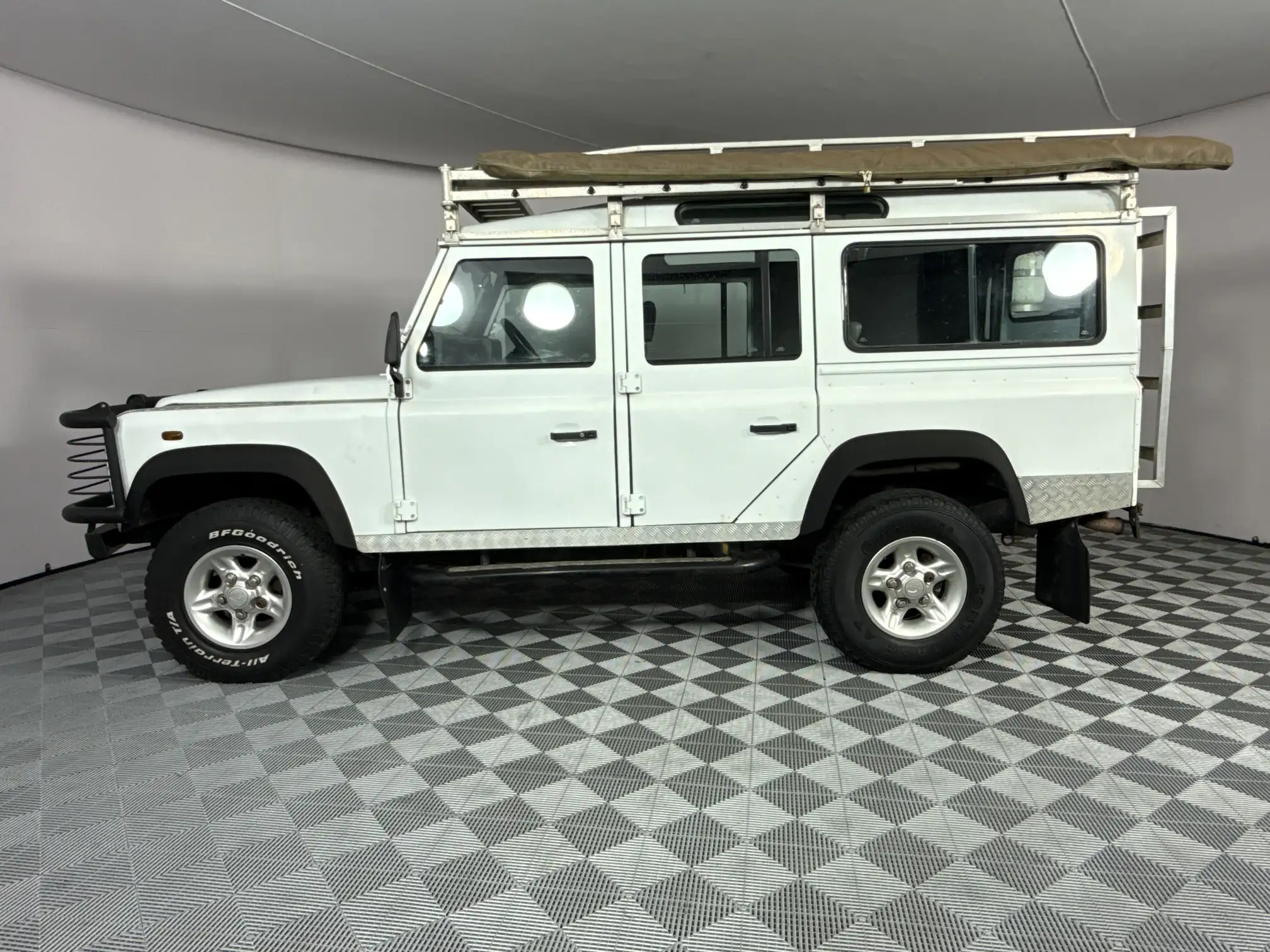 Land Rover Defender 110
