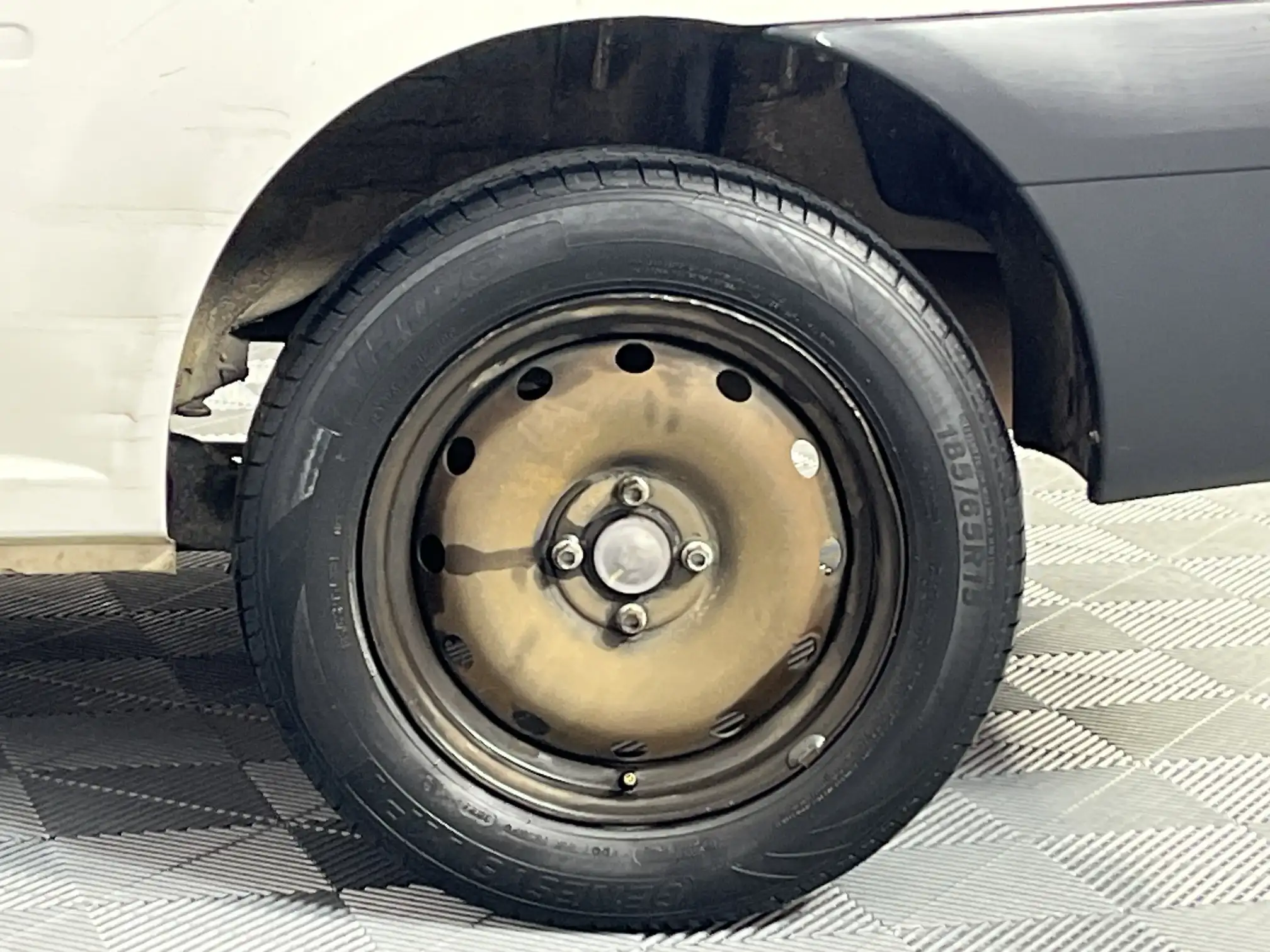 Nissan NP200