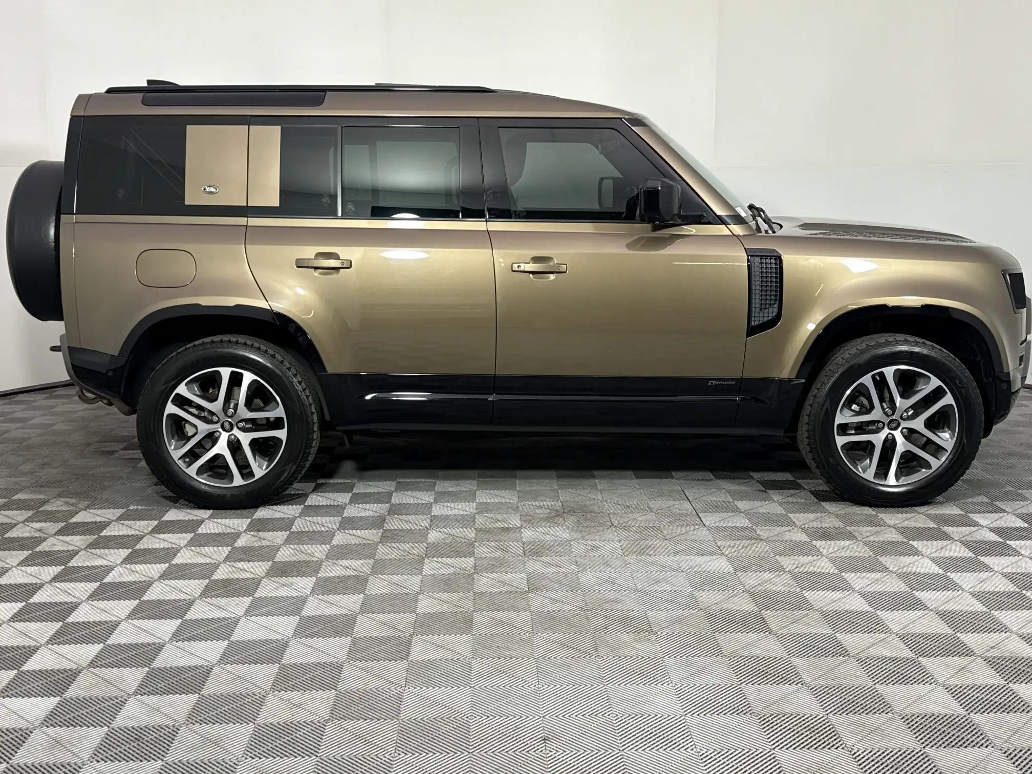 Land Rover Defender 110