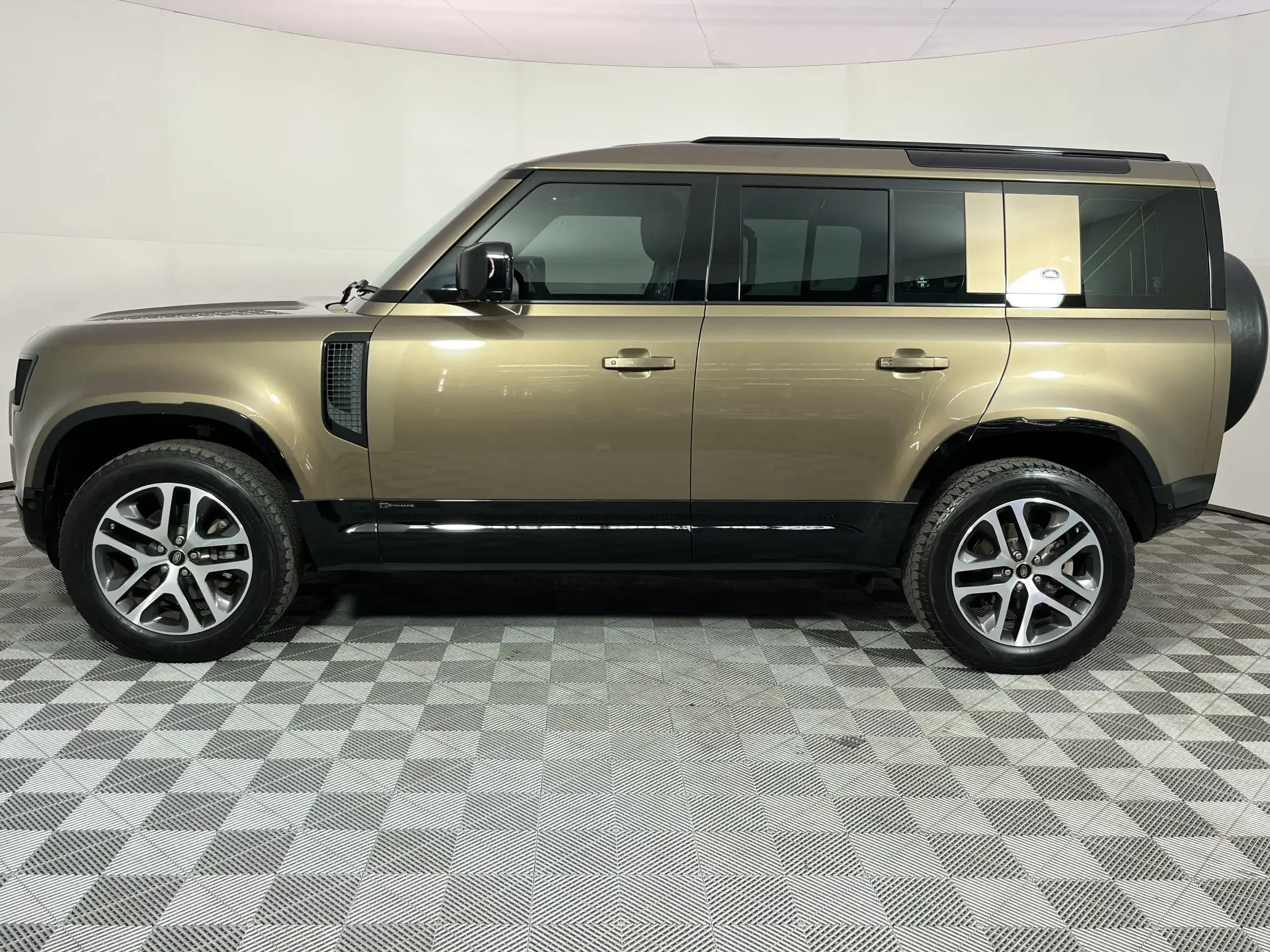 Land Rover Defender 110