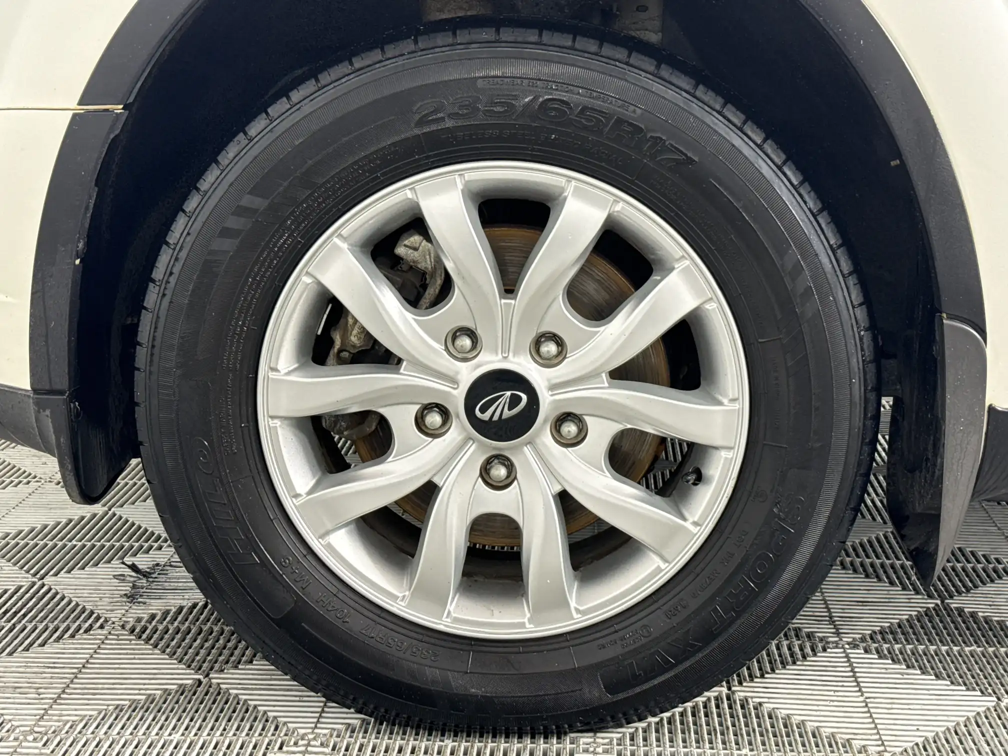 Mahindra XUV