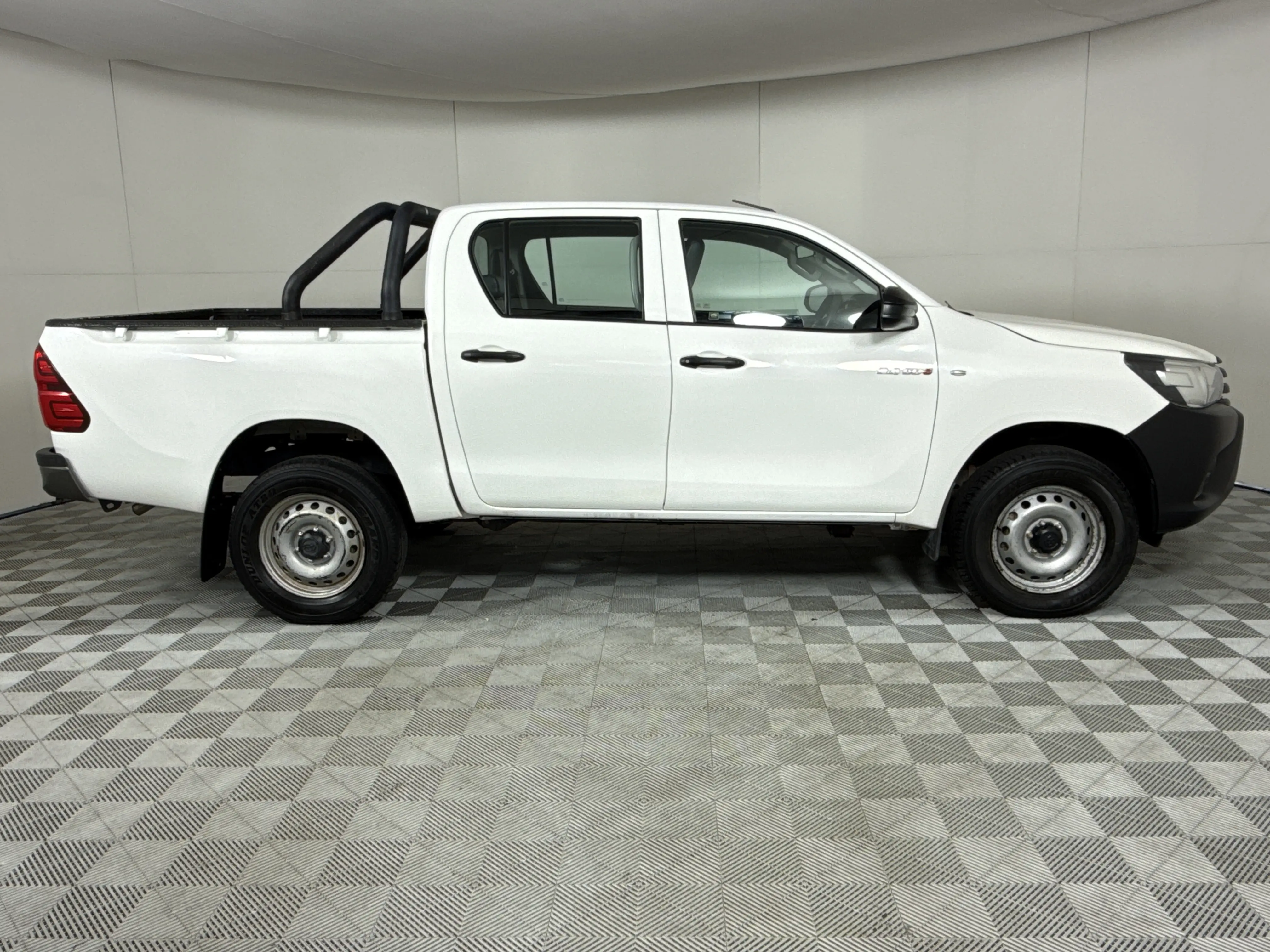 2022 Toyota Hilux 2.4 Gd-6 SR 4x4 Pick Up Double Cab, photo 4