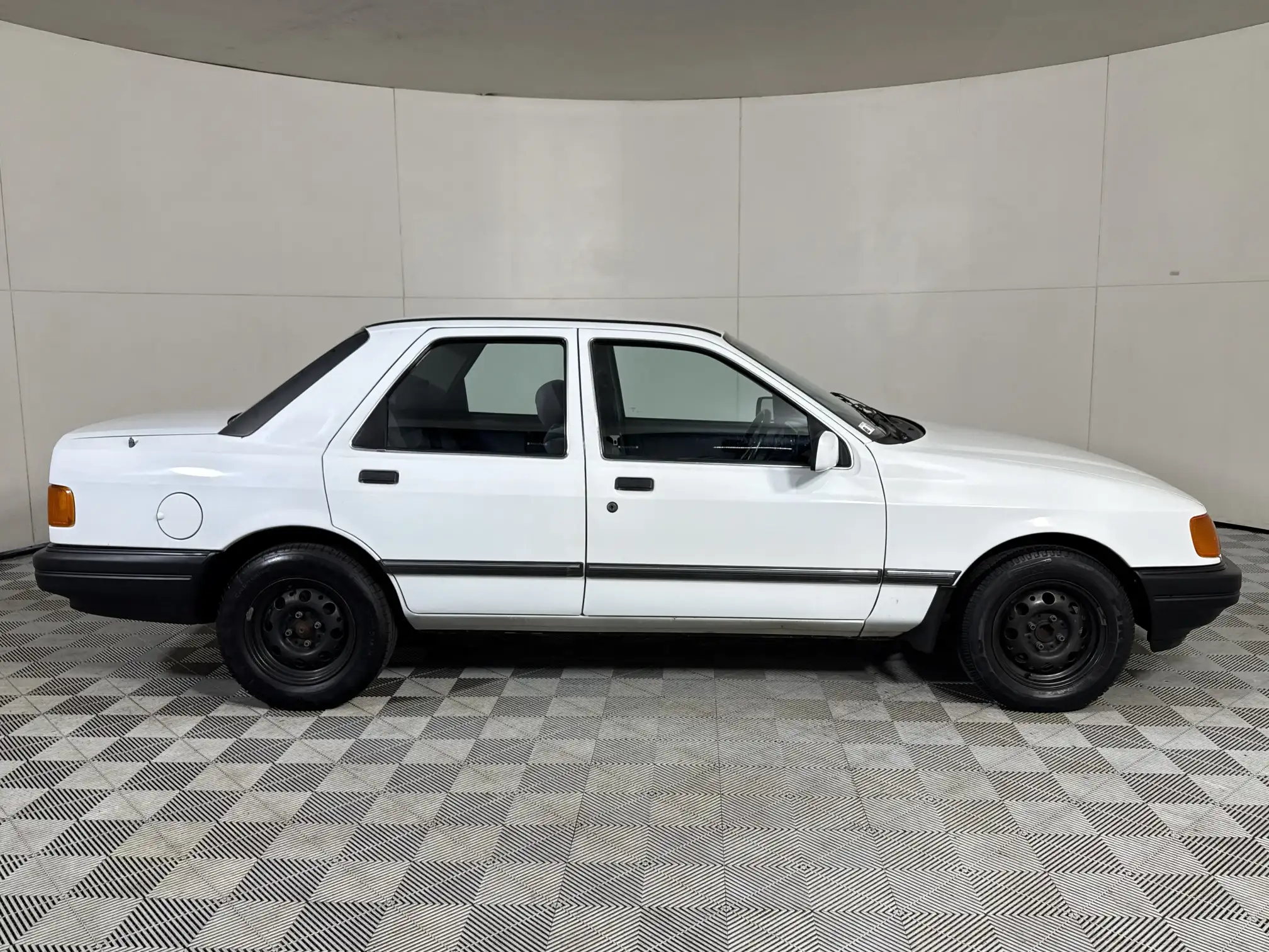 Ford Sapphire