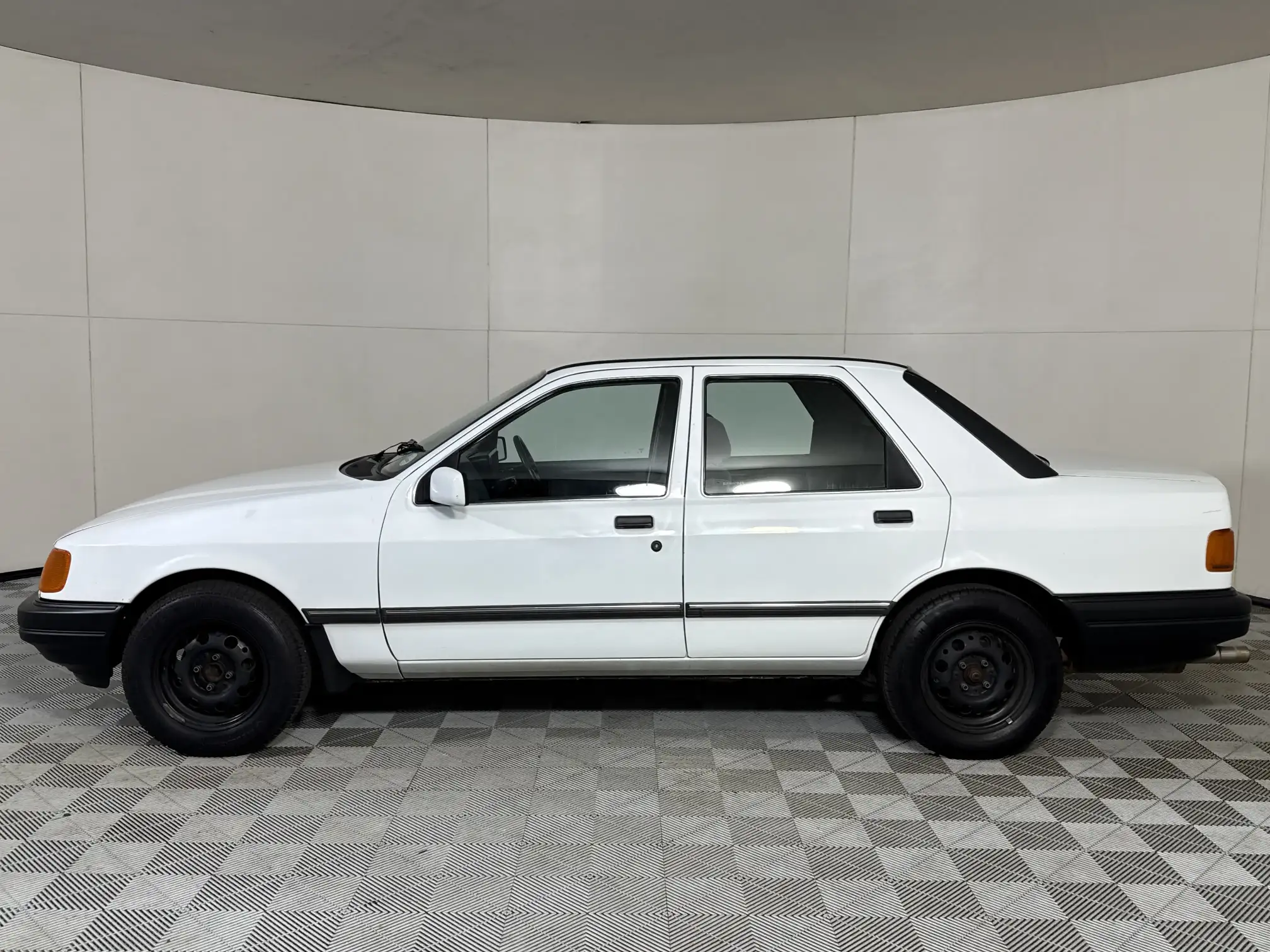 Ford Sapphire