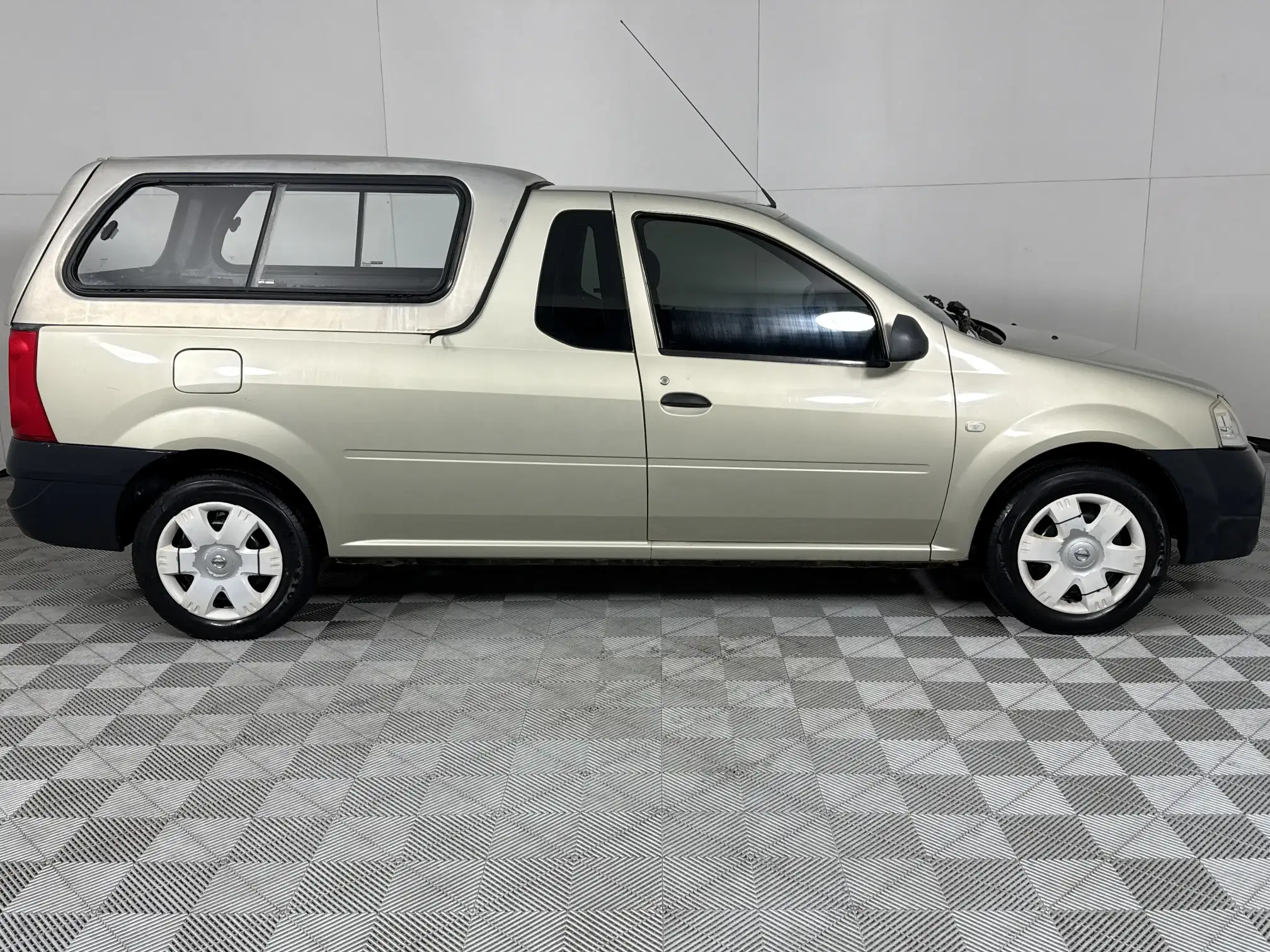 Nissan NP200