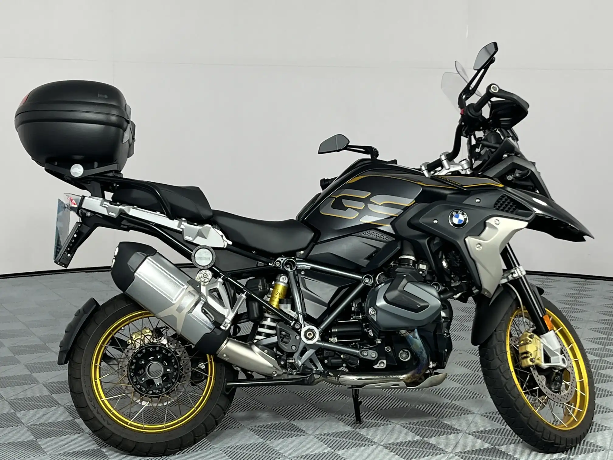 2022 BMW R Series