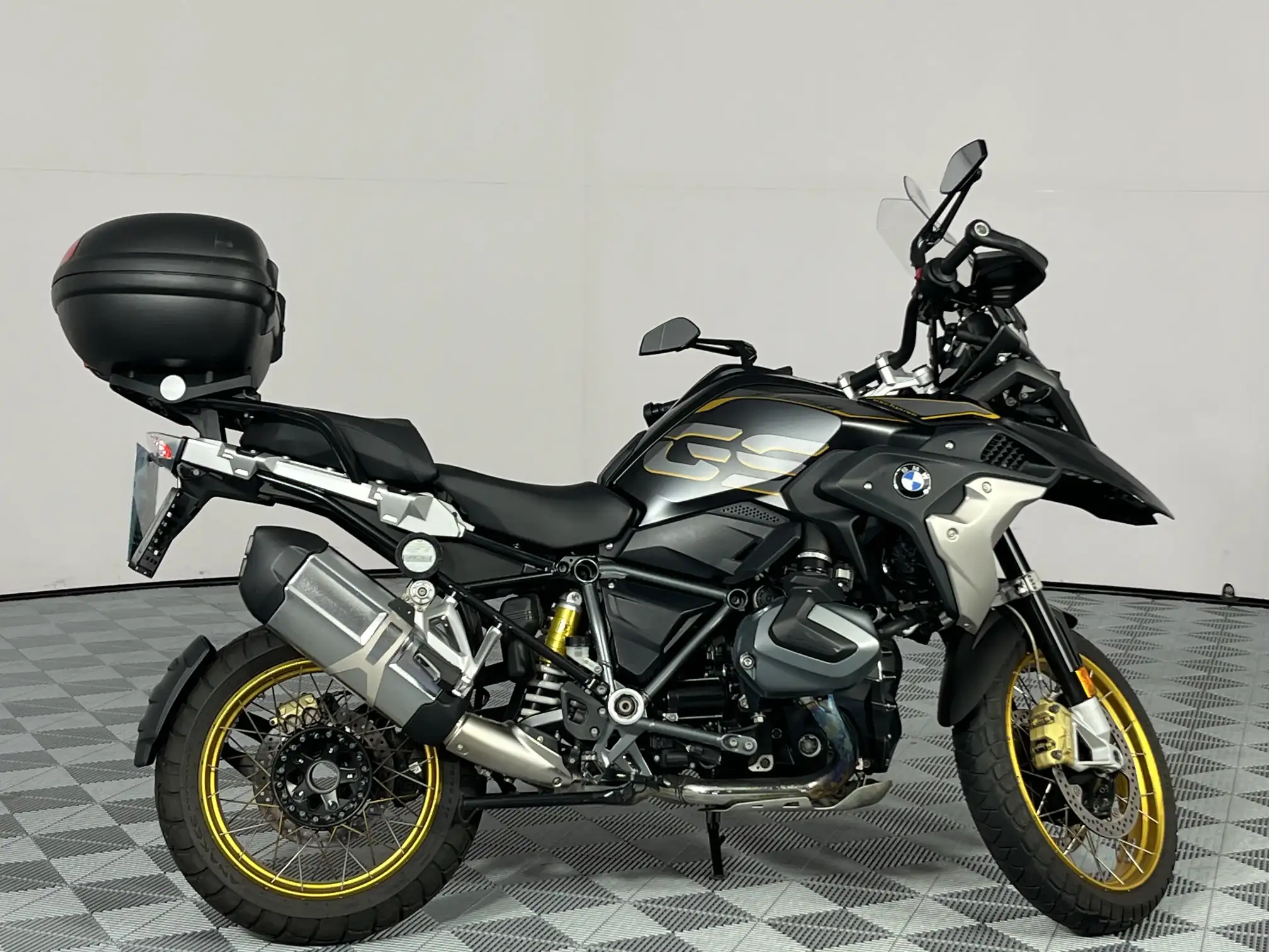 BMW R Series