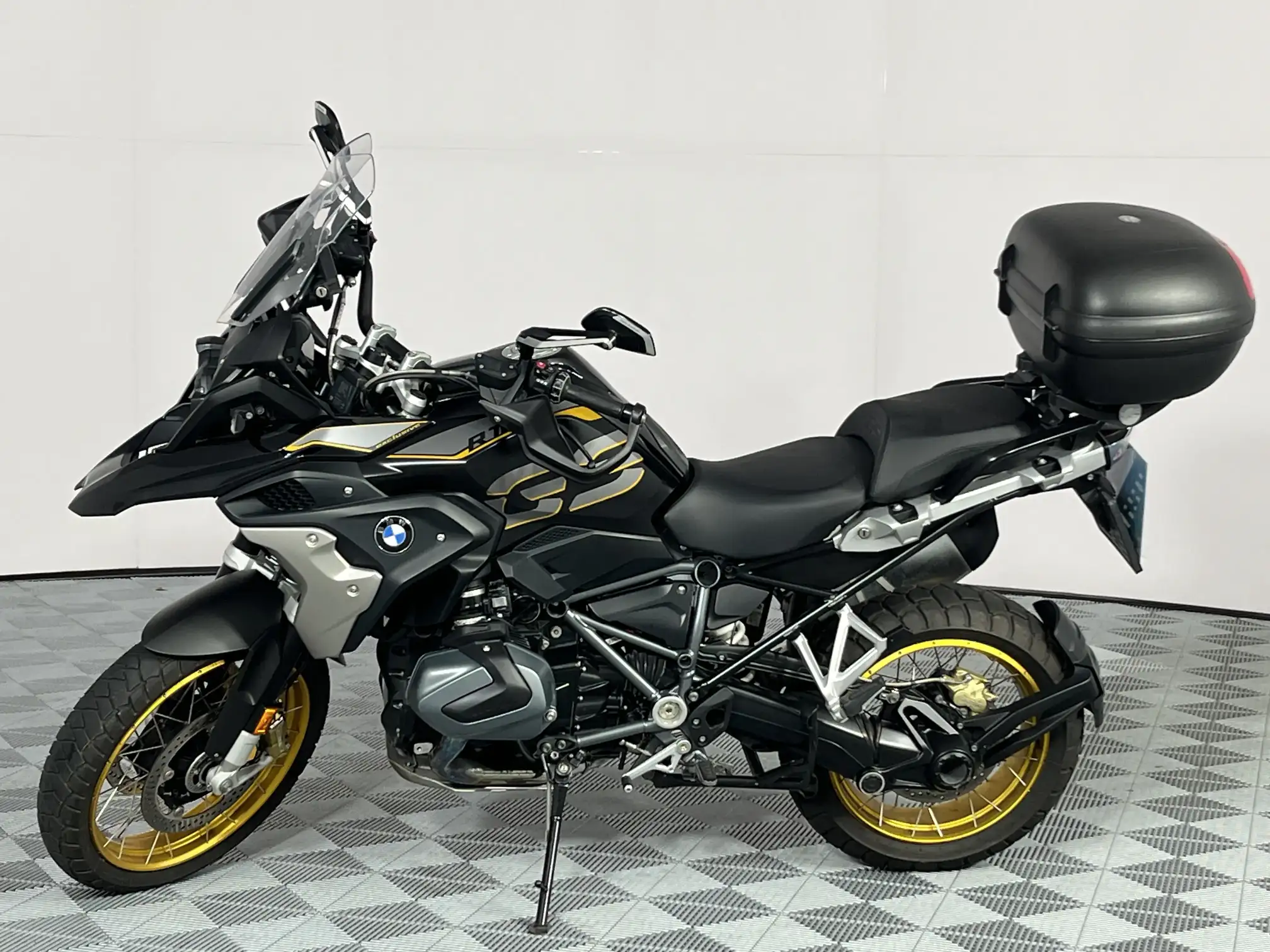 BMW R Series